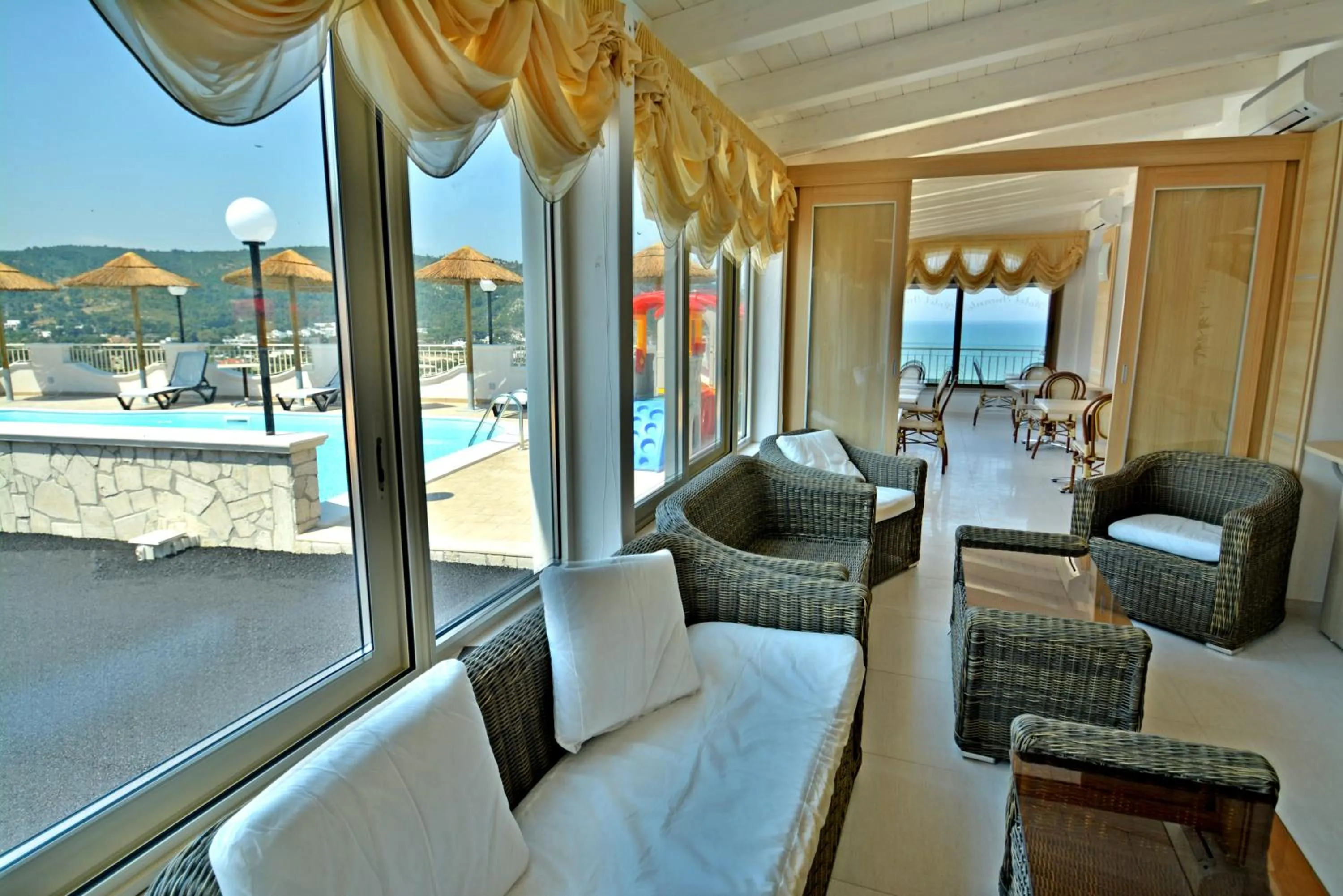 Communal lounge/ TV room in Hotel Incanto