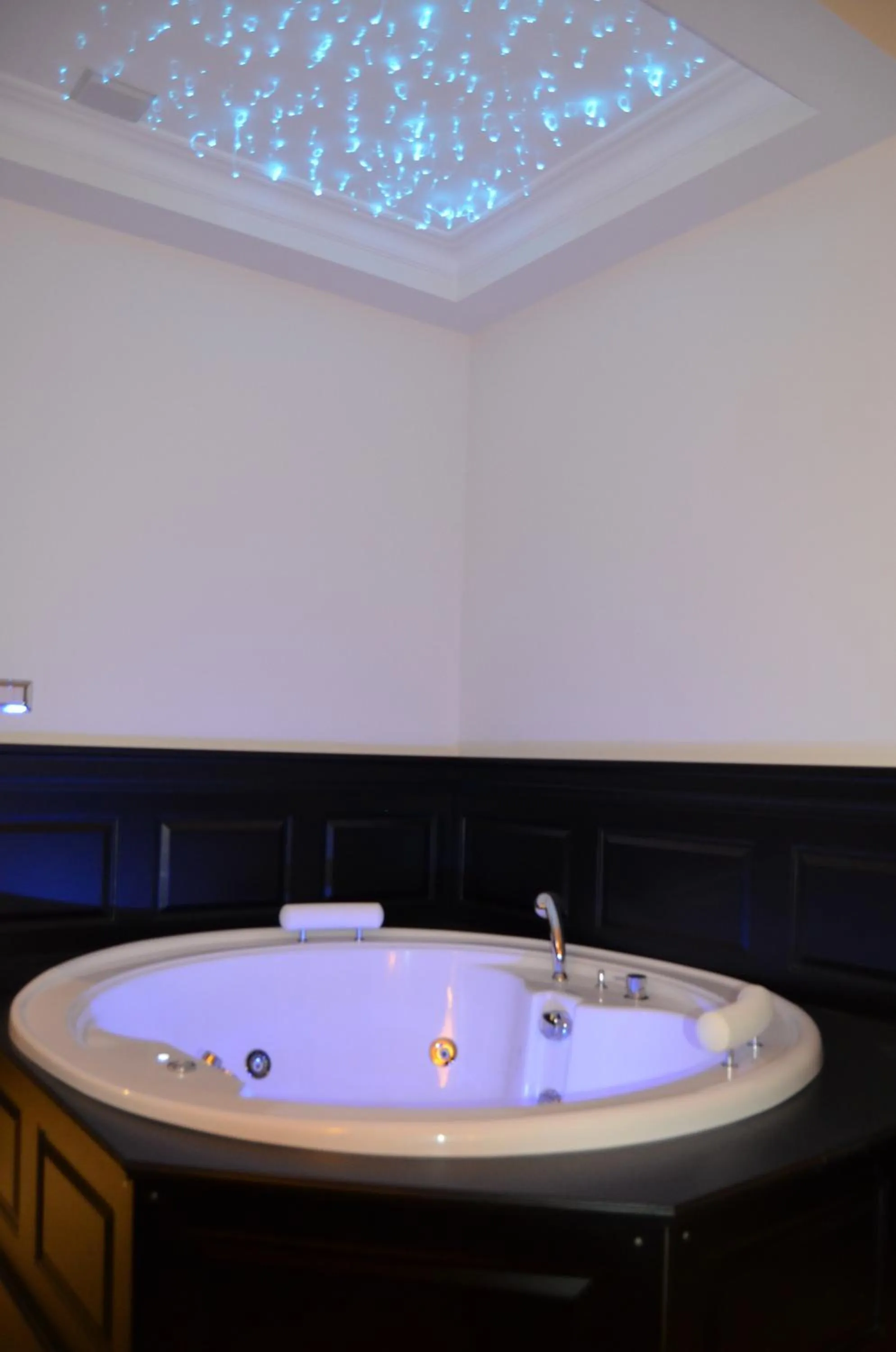 Hot Tub in Vaticano Royal Suite Guest House