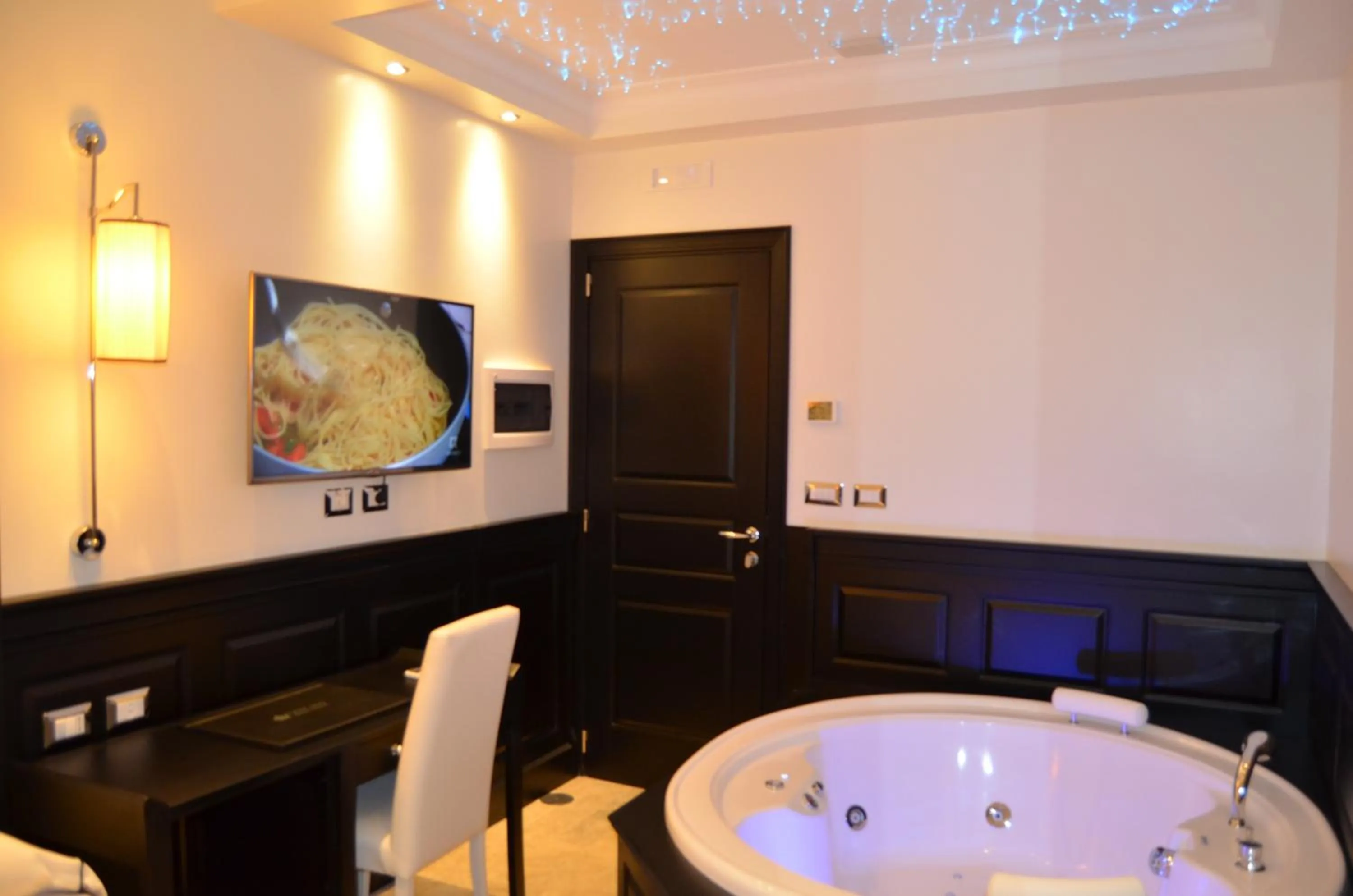 Bathroom in Vaticano Royal Suite Guest House