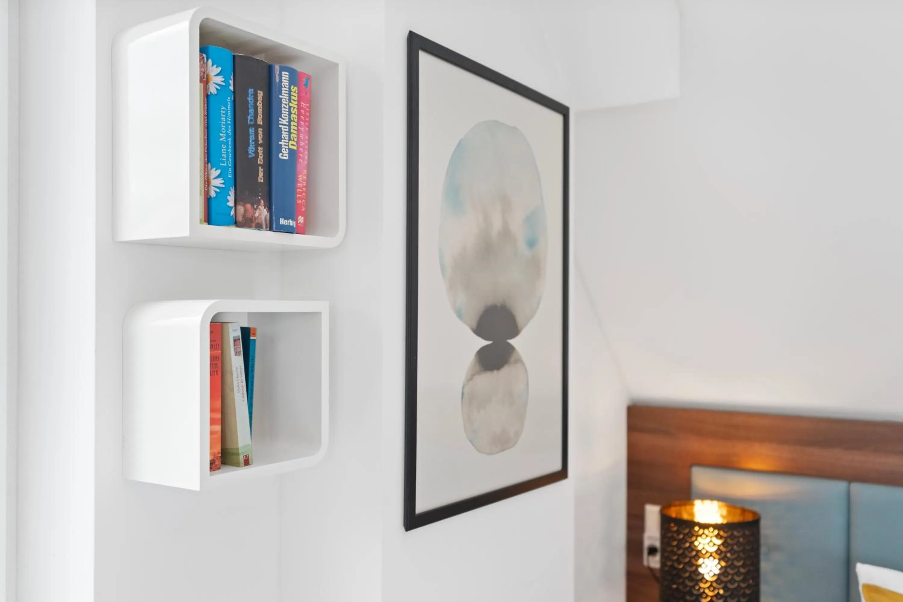 Library in Amelie chez Inez