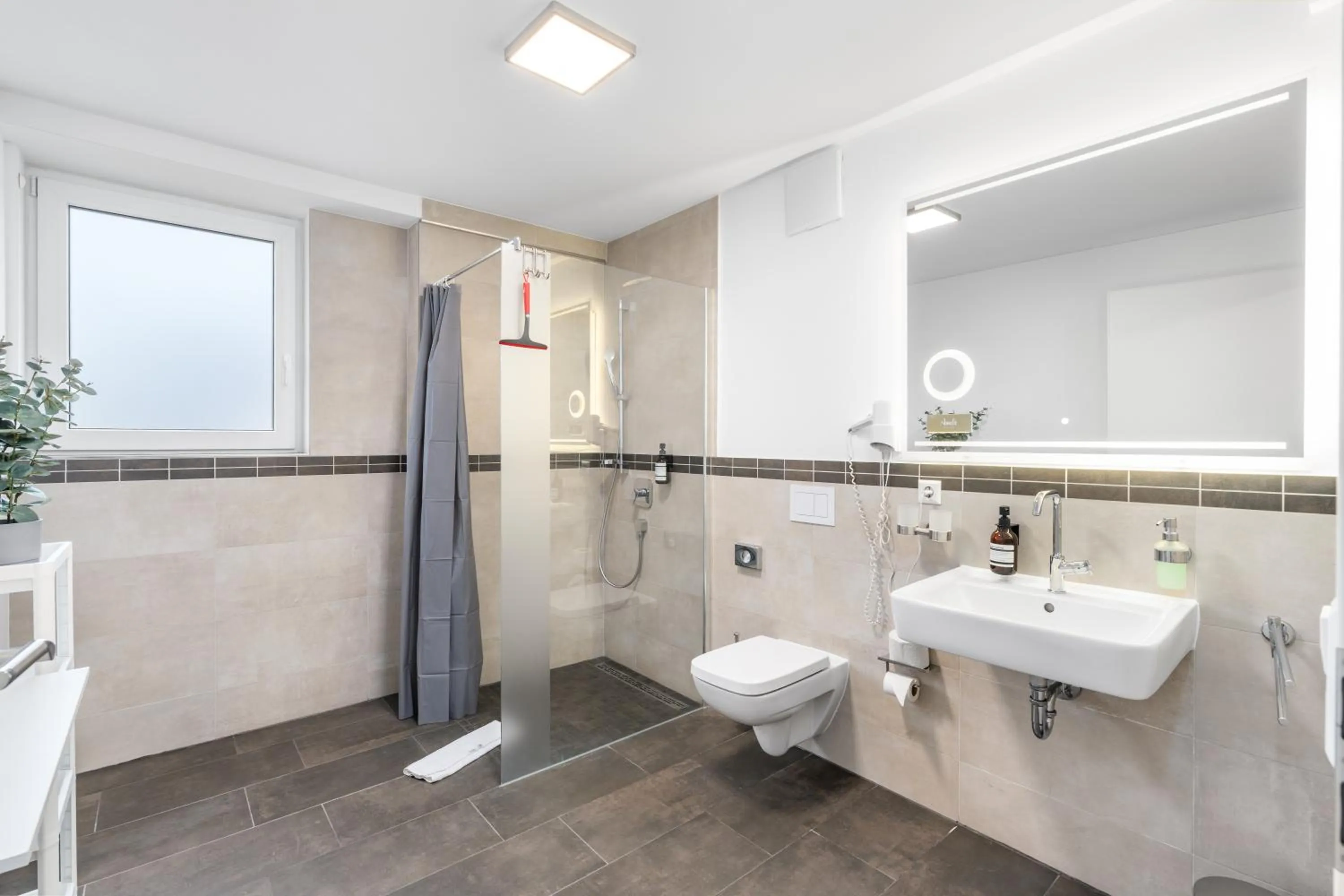 Shower in Amelie chez Inez