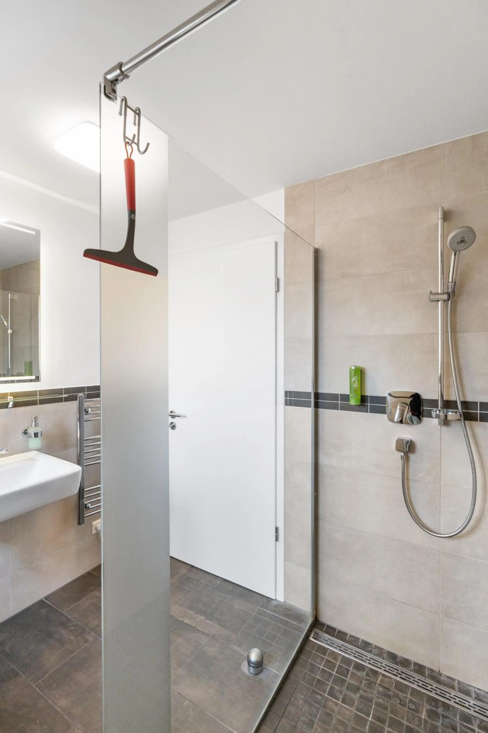 Shower in Amelie chez Inez