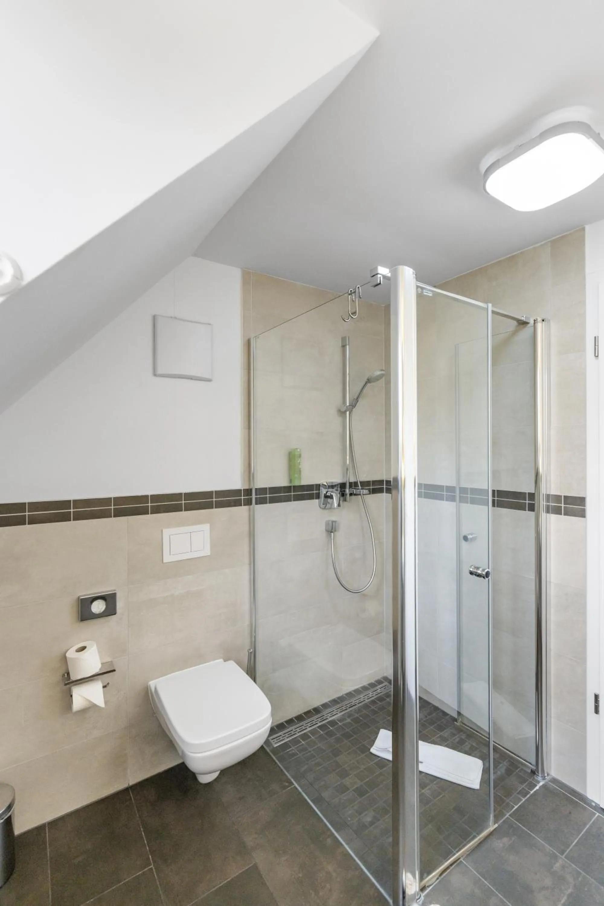 Shower in Amelie chez Inez