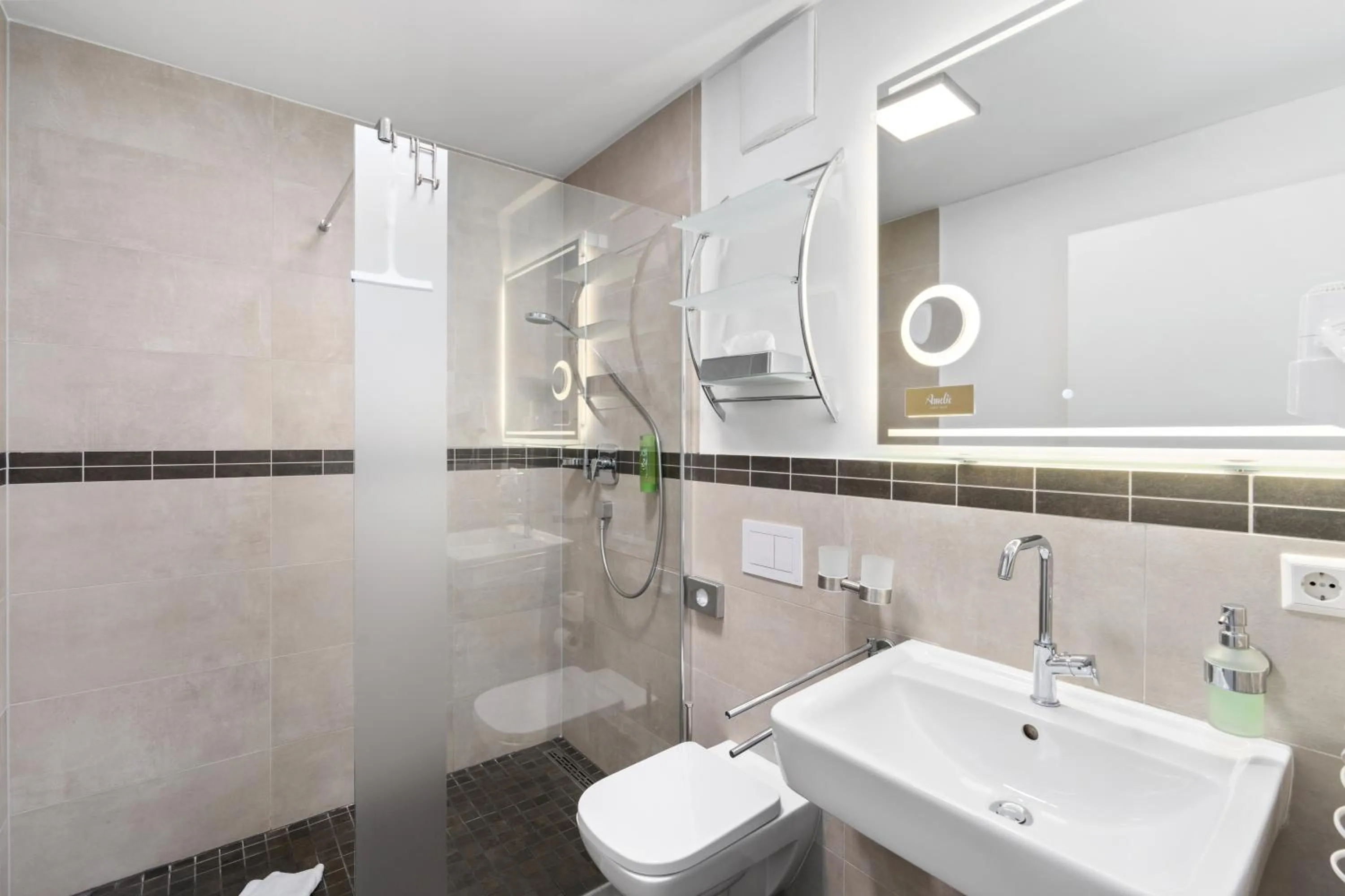 Shower in Amelie chez Inez