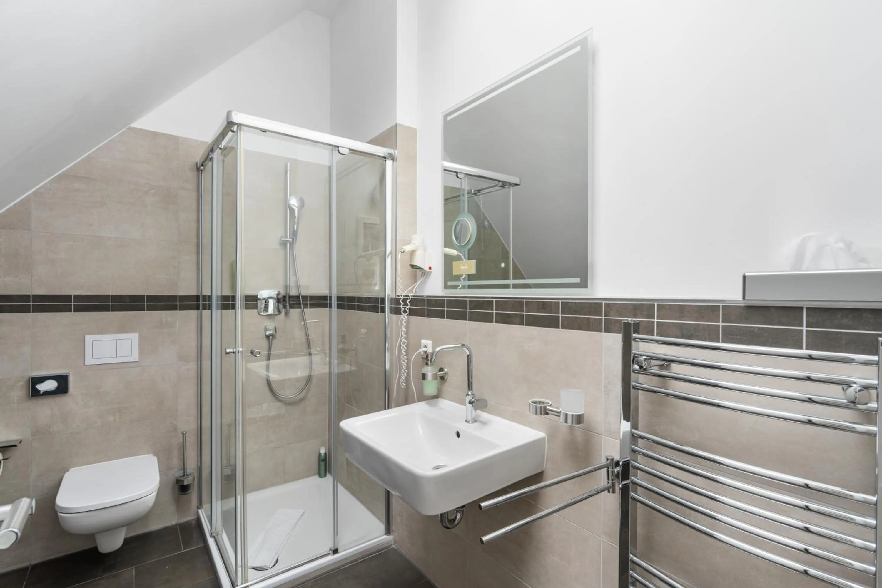 Shower in Amelie chez Inez