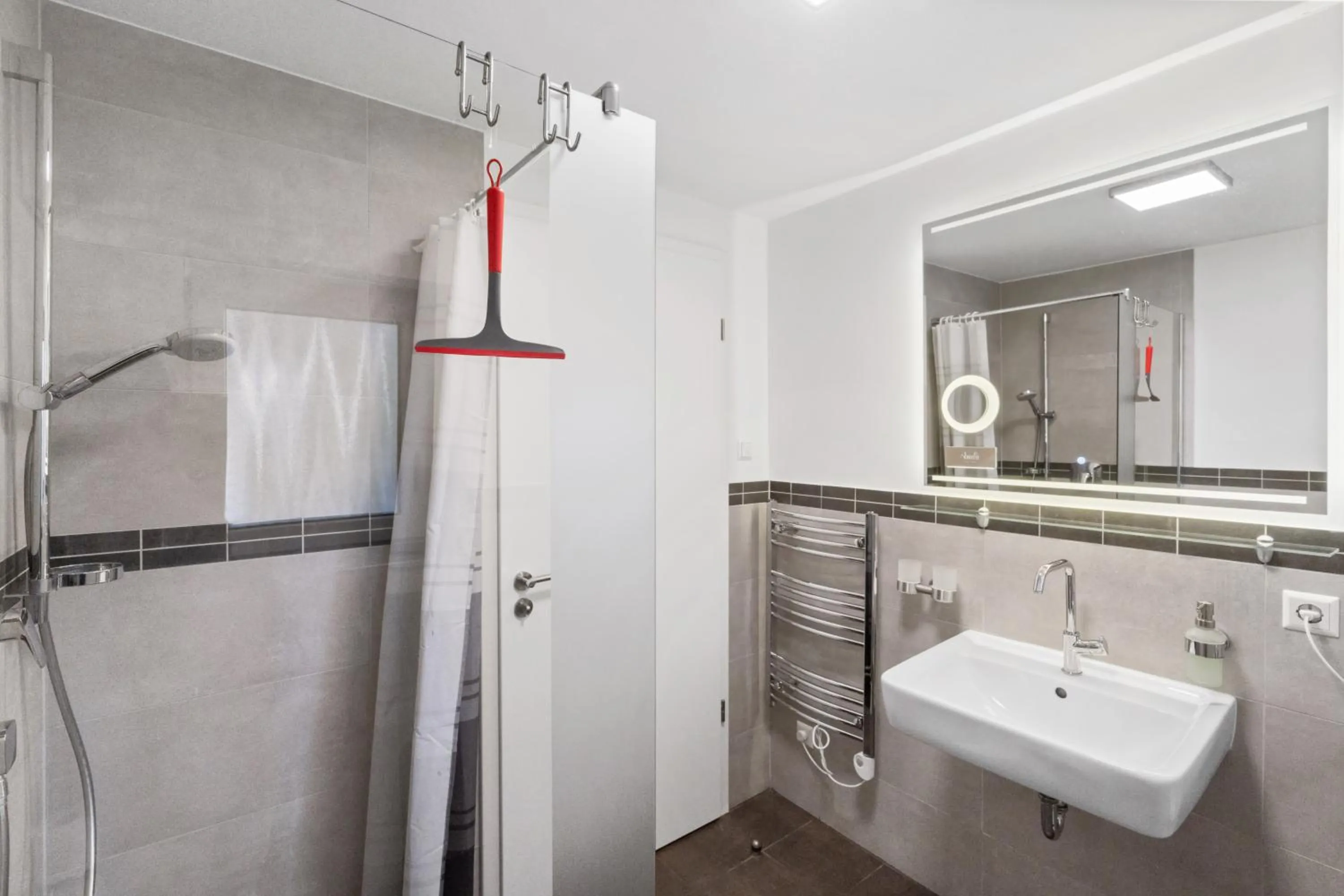 Shower in Amelie chez Inez