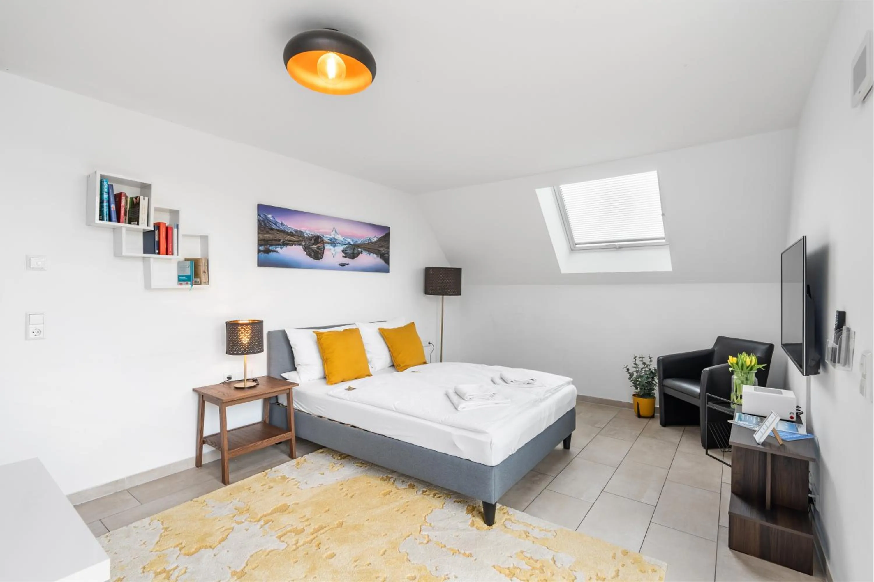 Communal lounge/ TV room, Bed in Amelie chez Inez