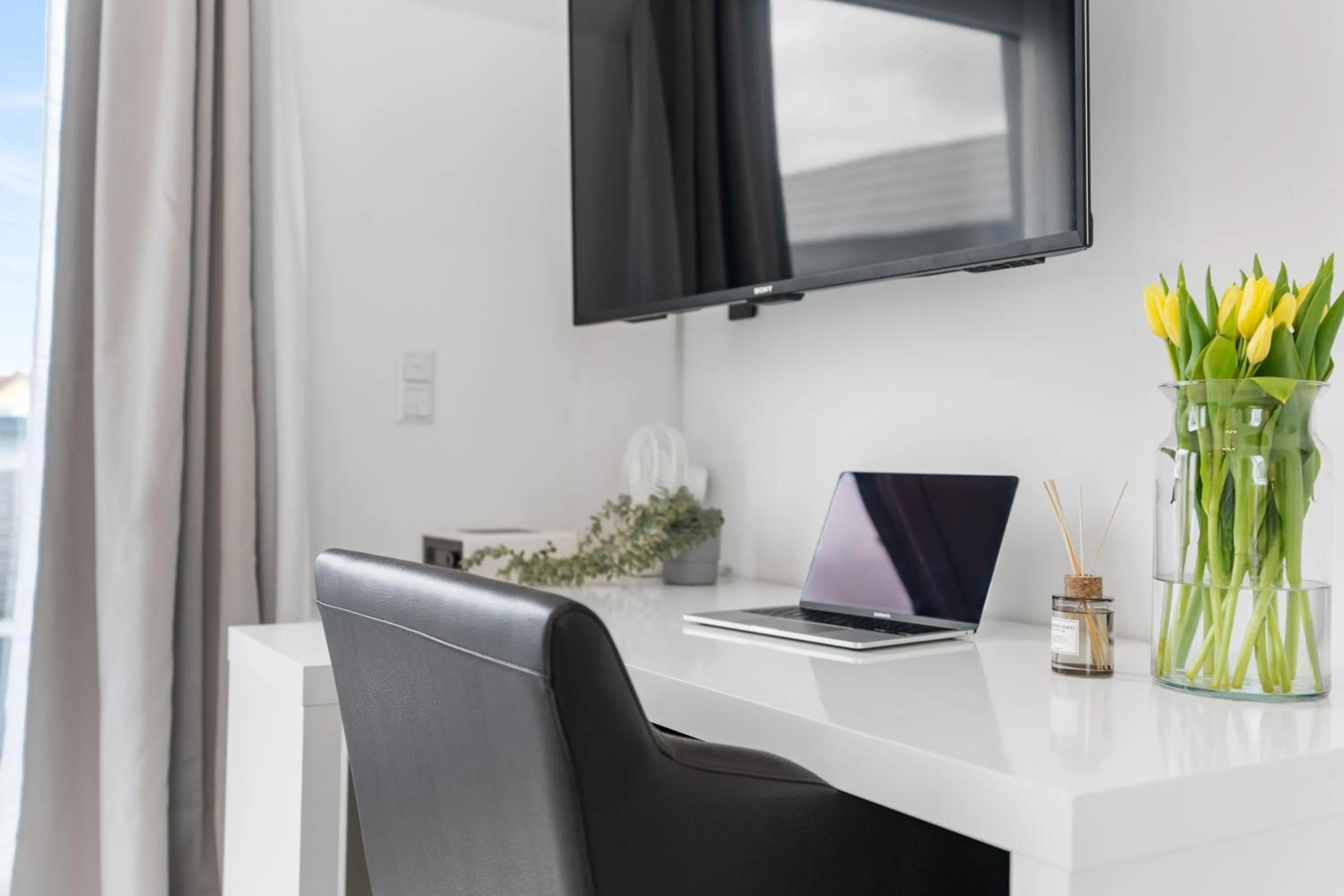 TV and multimedia in Amelie chez Inez