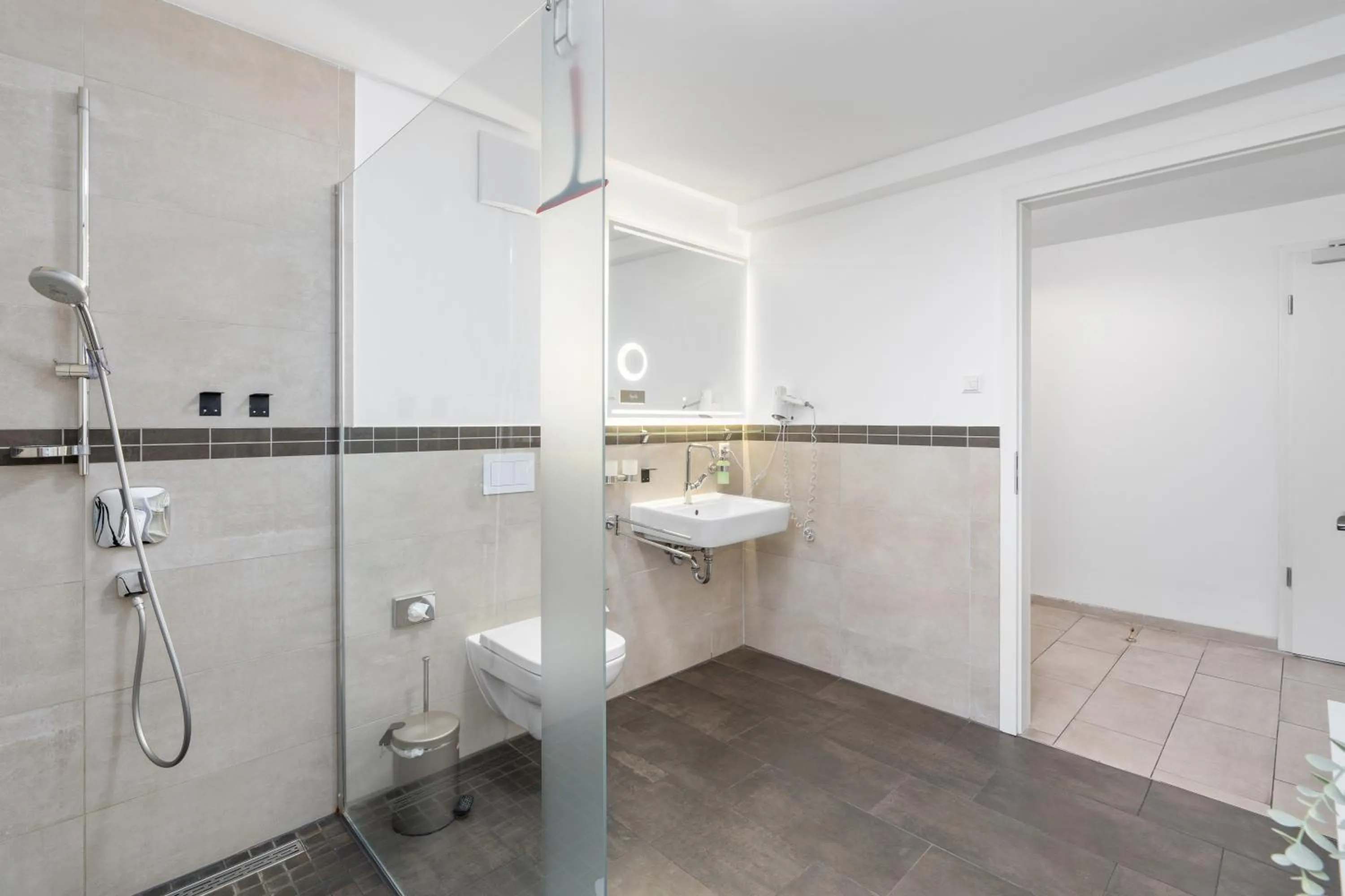 Shower in Amelie chez Inez