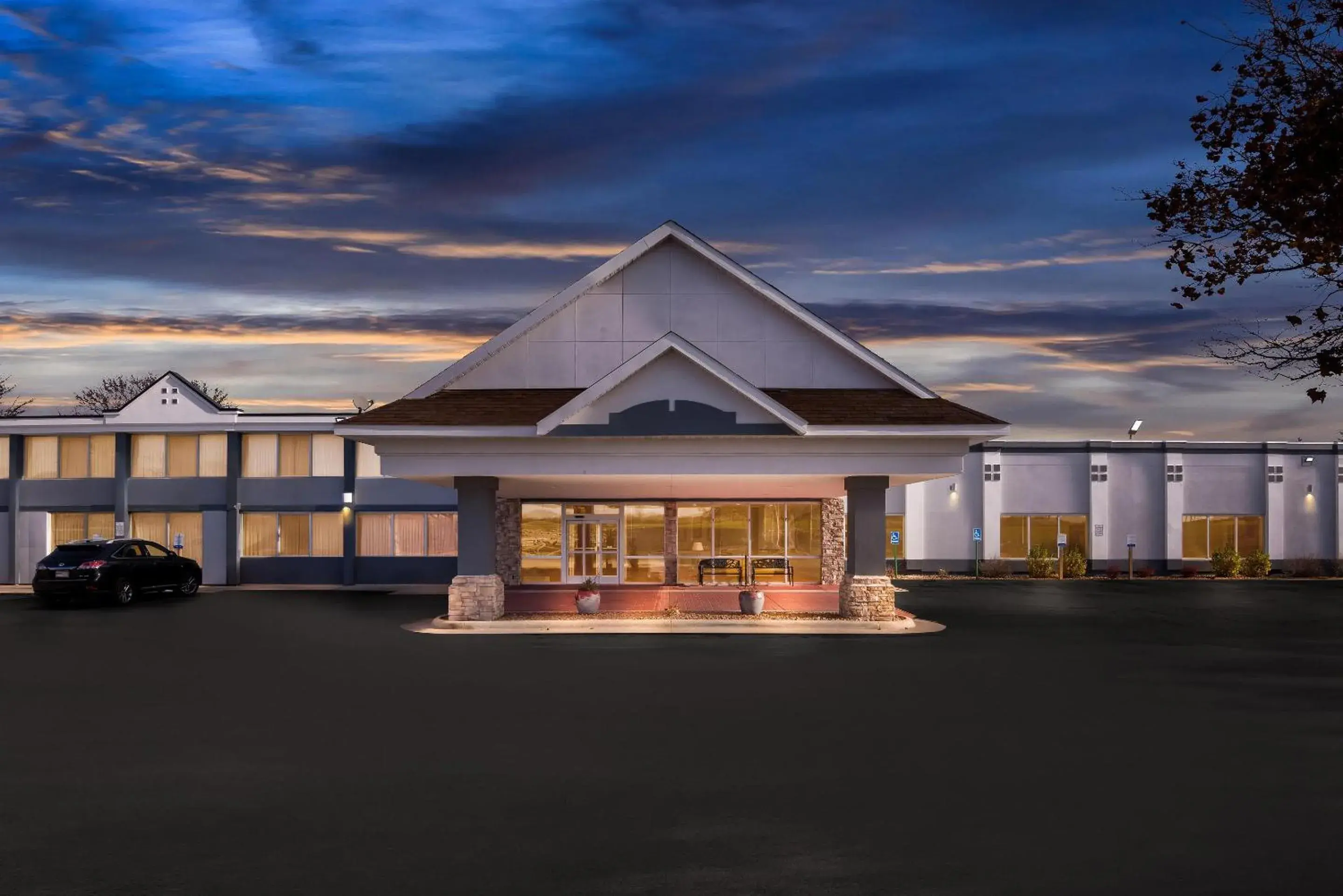 Property building in Suburban Studios Fort Dodge Property building in Suburban Studios Fort Dodge