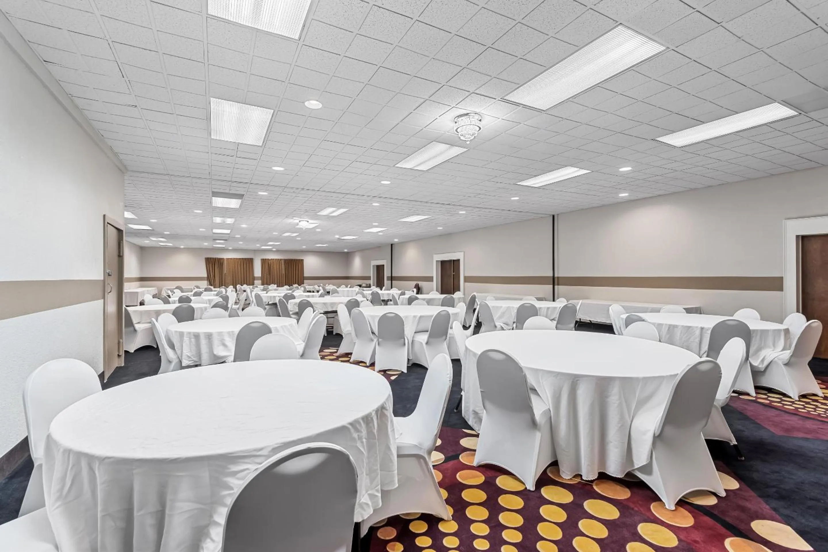 Meeting/conference room in Suburban Studios Fort Dodge