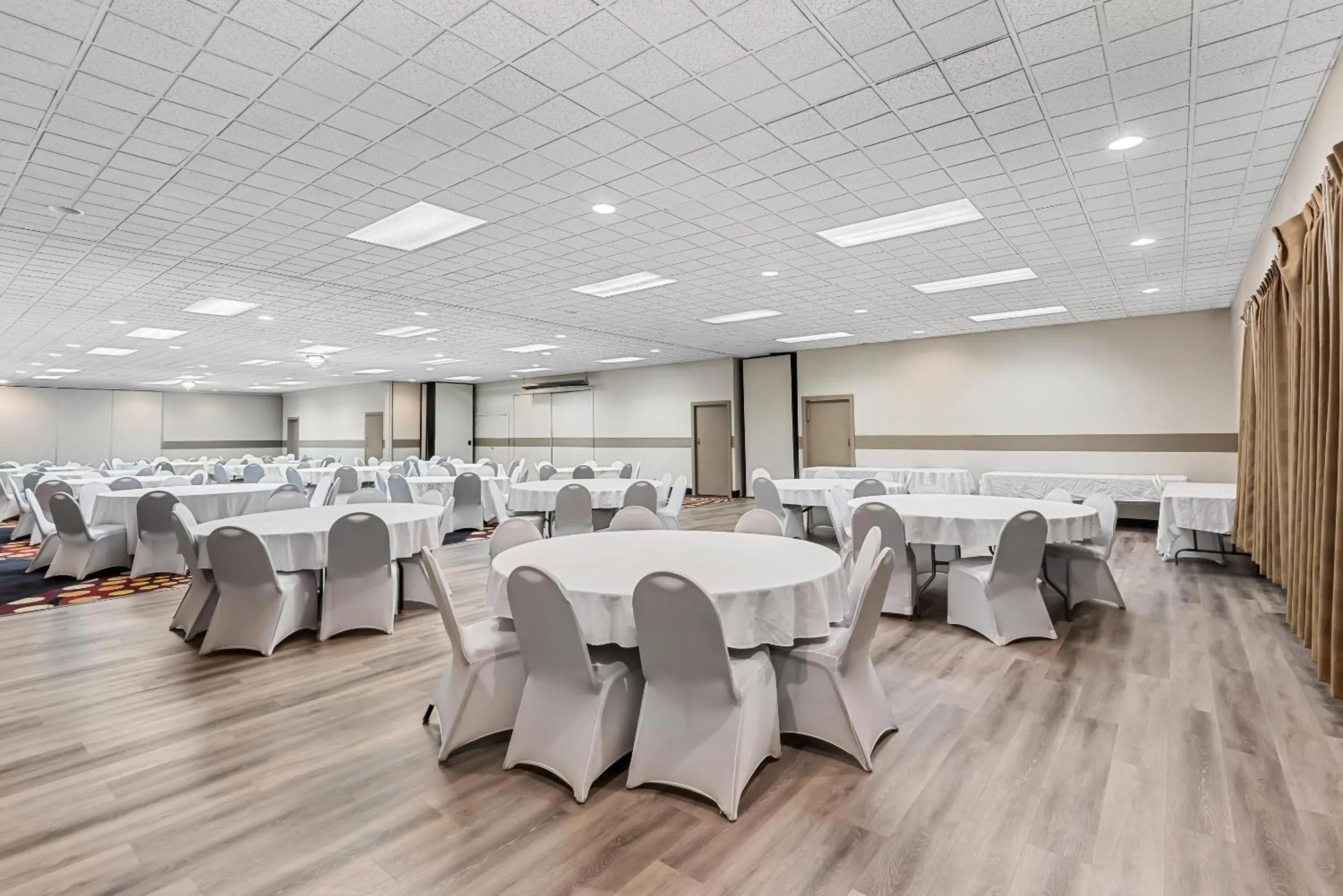 Meeting/conference room in Suburban Studios Fort Dodge