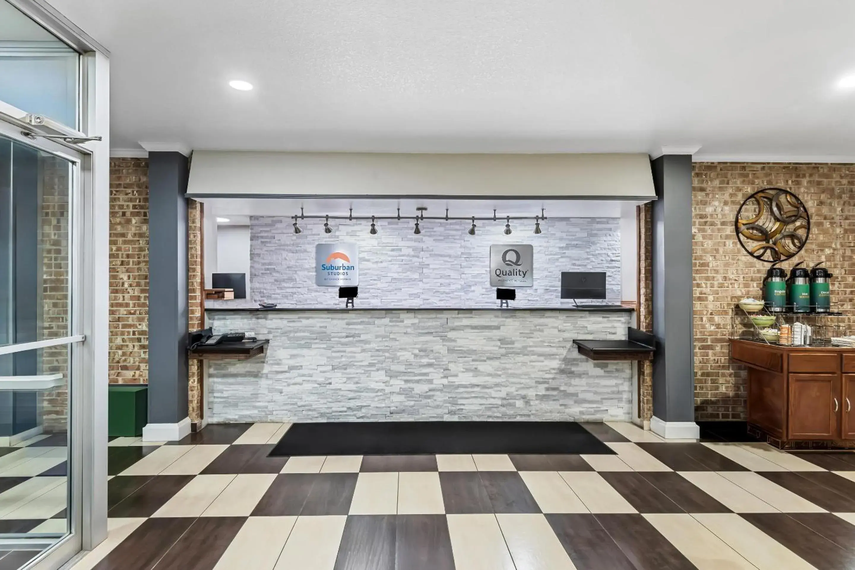 Lobby or reception in Suburban Studios Fort Dodge Lobby or reception in Suburban Studios Fort Dodge