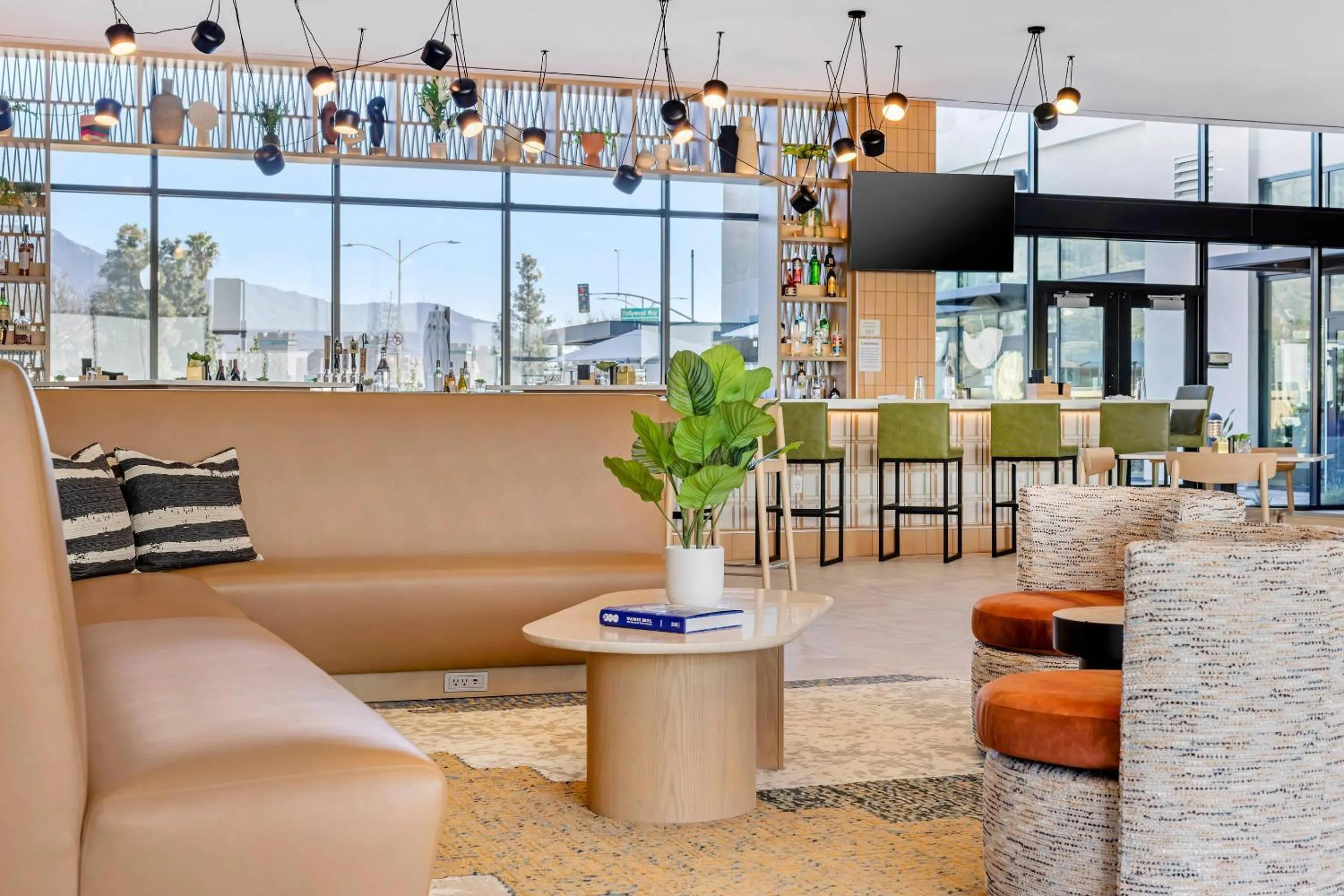 Restaurant/places to eat in Cambria Hotel Burbank Airport