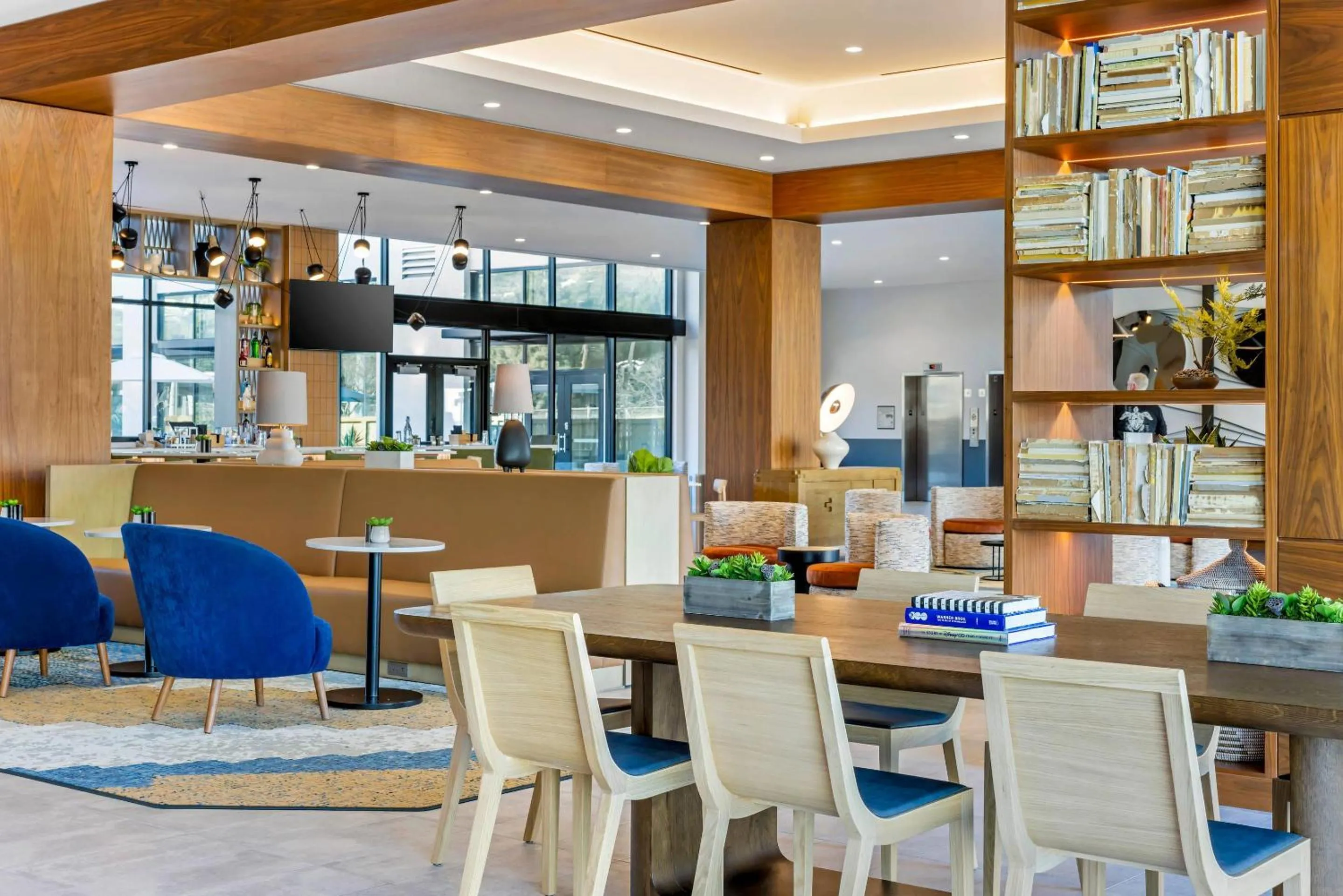 Restaurant/places to eat in Cambria Hotel Burbank Airport