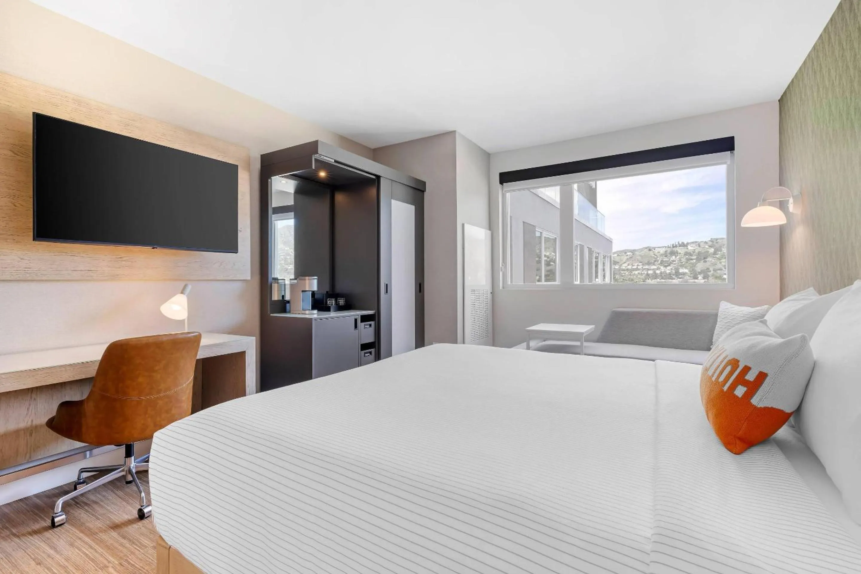 Bedroom, Bed in Cambria Hotel Burbank Airport