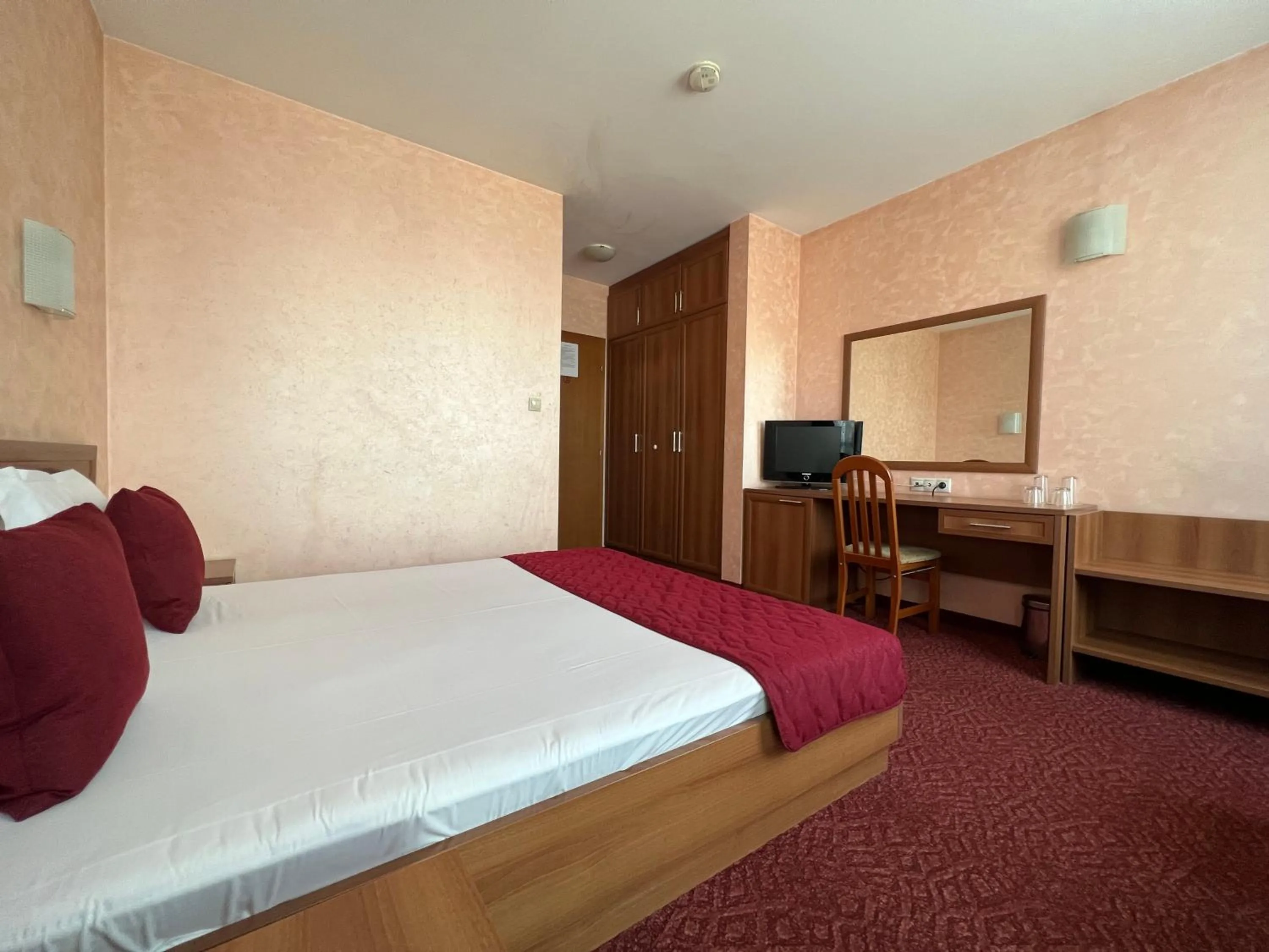 Bed in Family Hotel 007