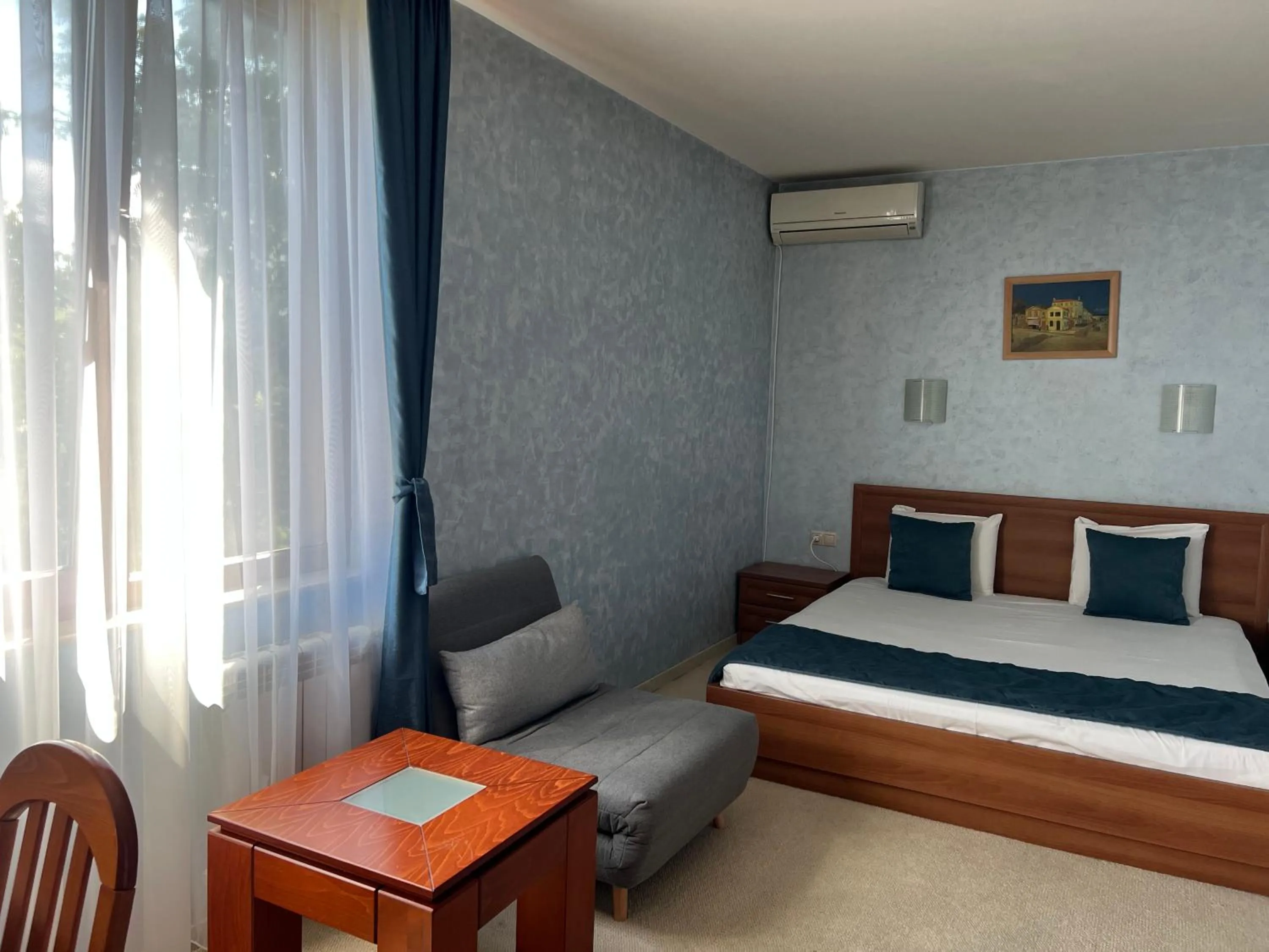 Bed in Family Hotel 007