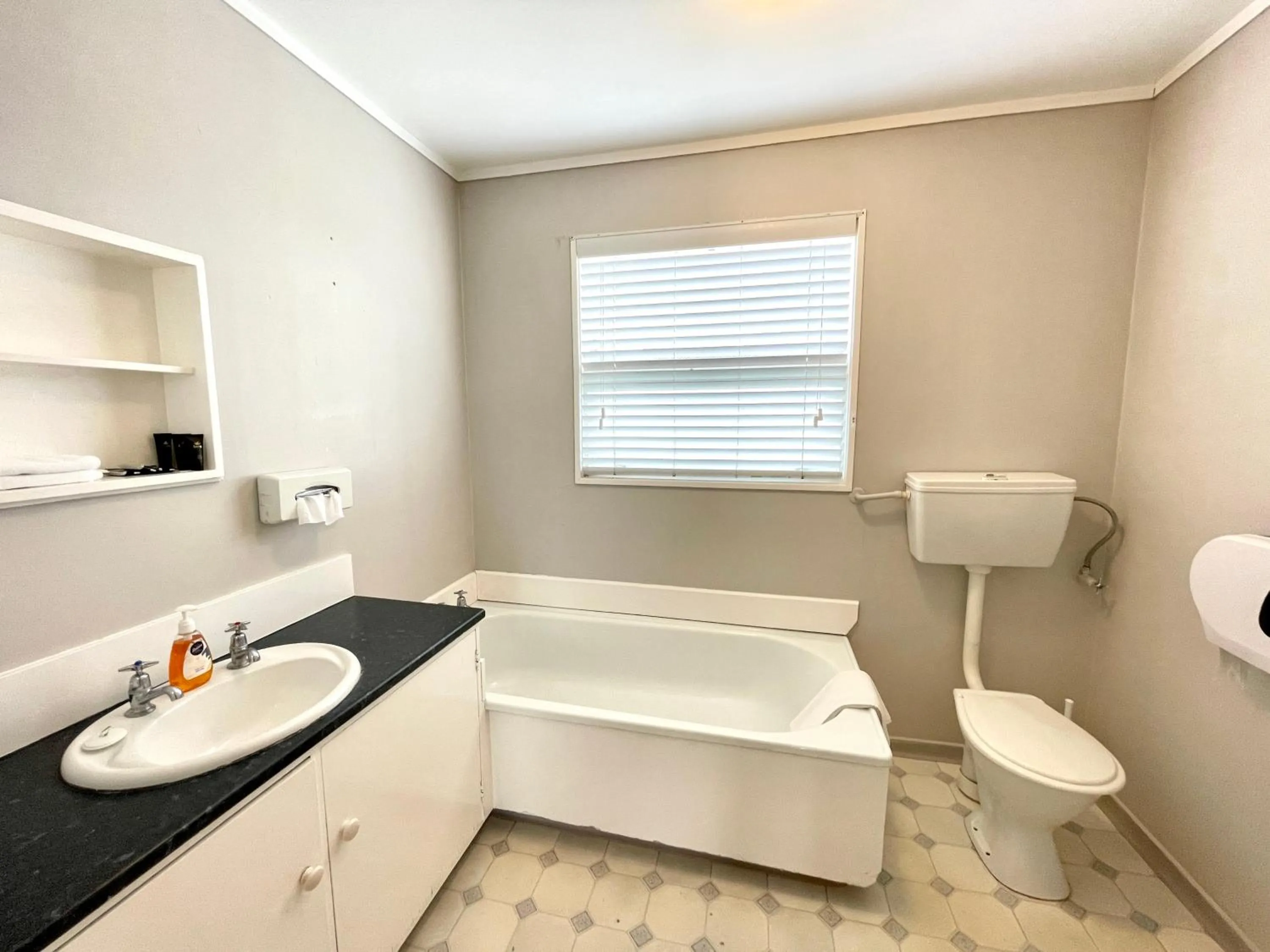 Toilet in Mount Eden Motel