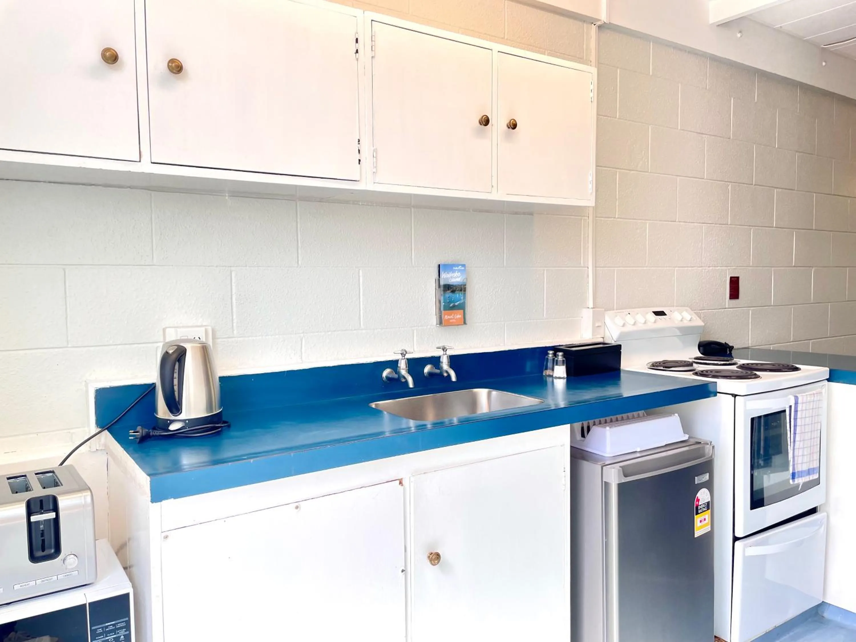 kitchen in Mount Eden Motel