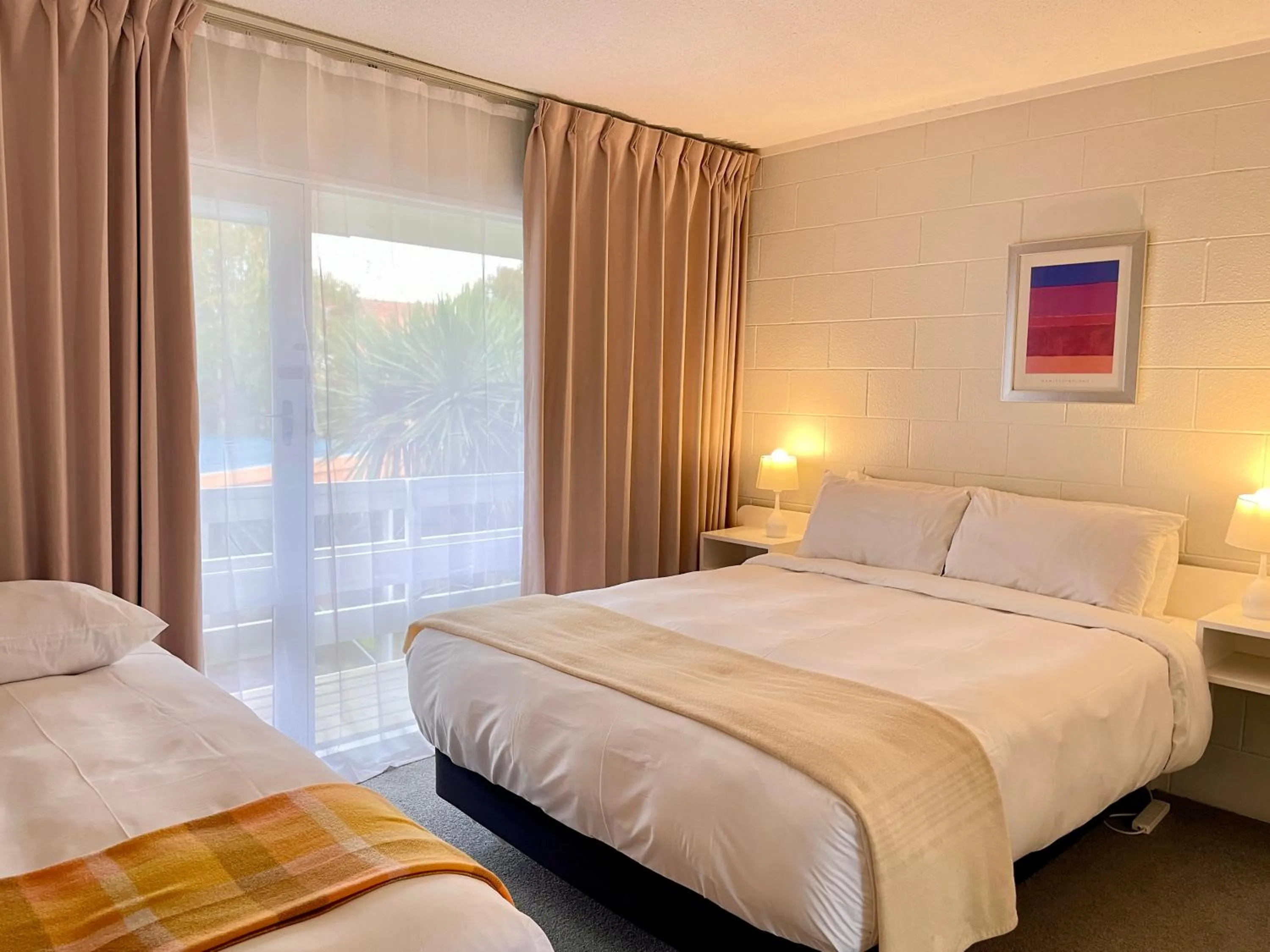 Bed in Mount Eden Motel