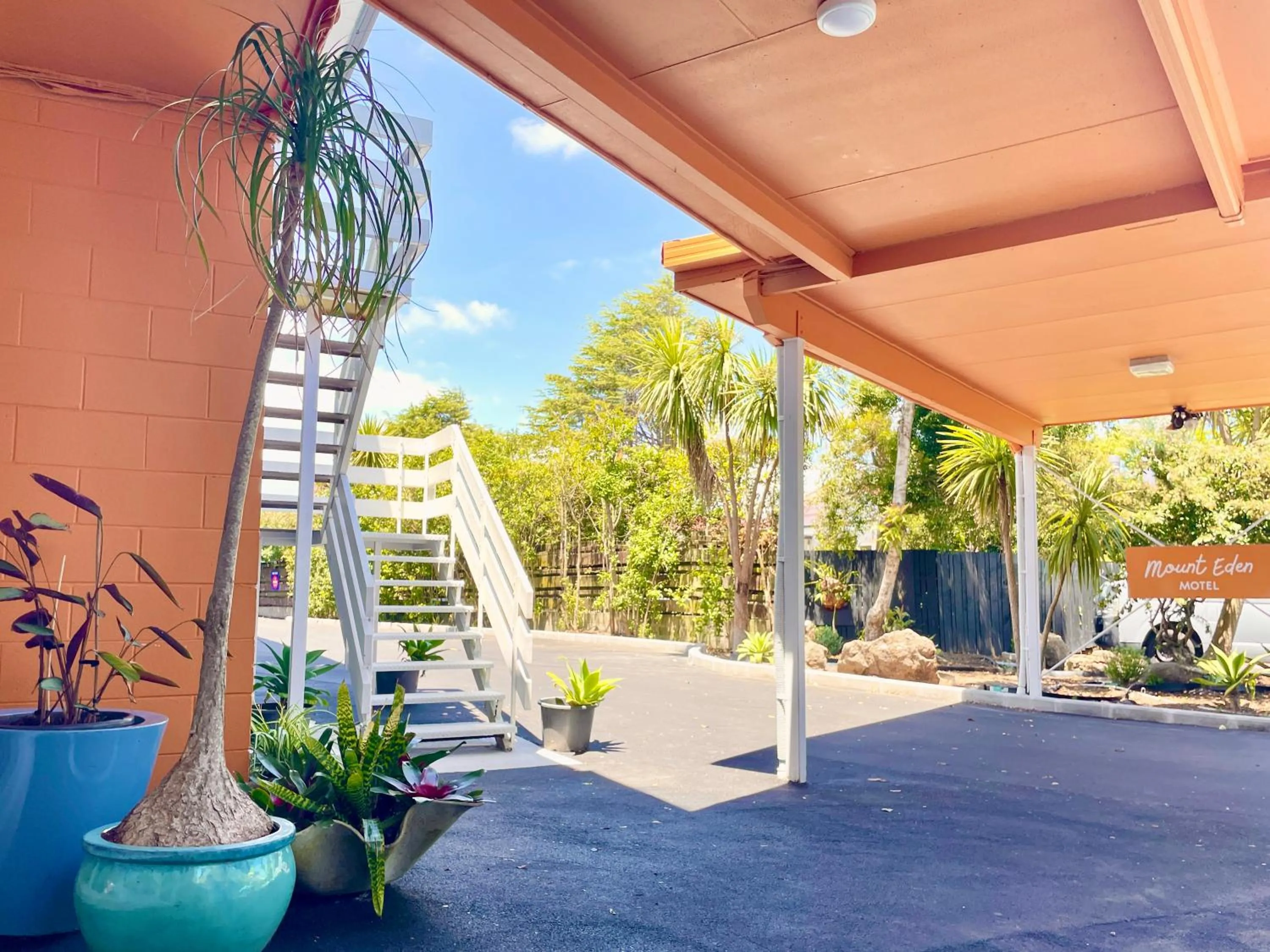 Property building in Mount Eden Motel