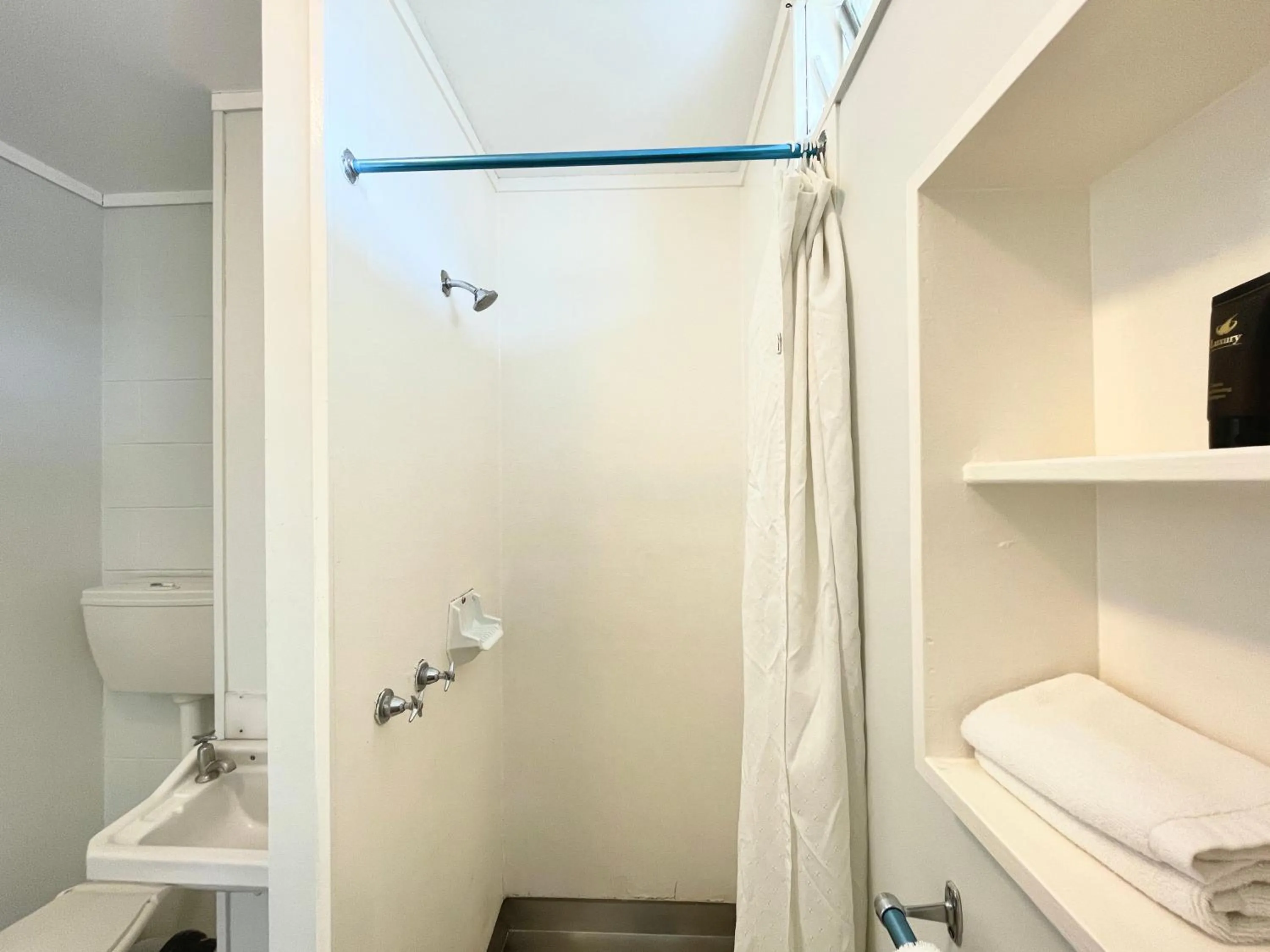 Bathroom in Mount Eden Motel