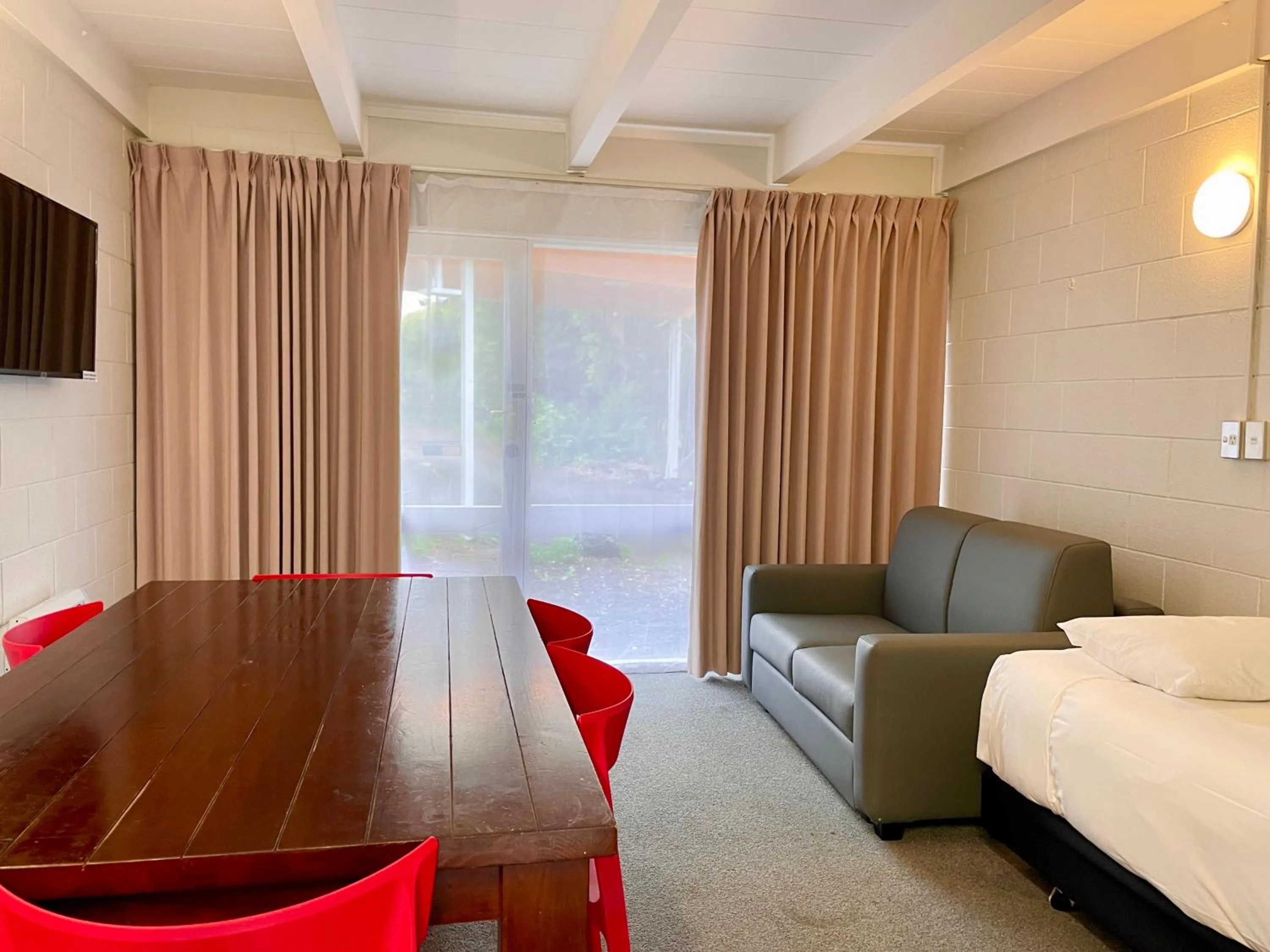 TV and multimedia, Bed in Mount Eden Motel