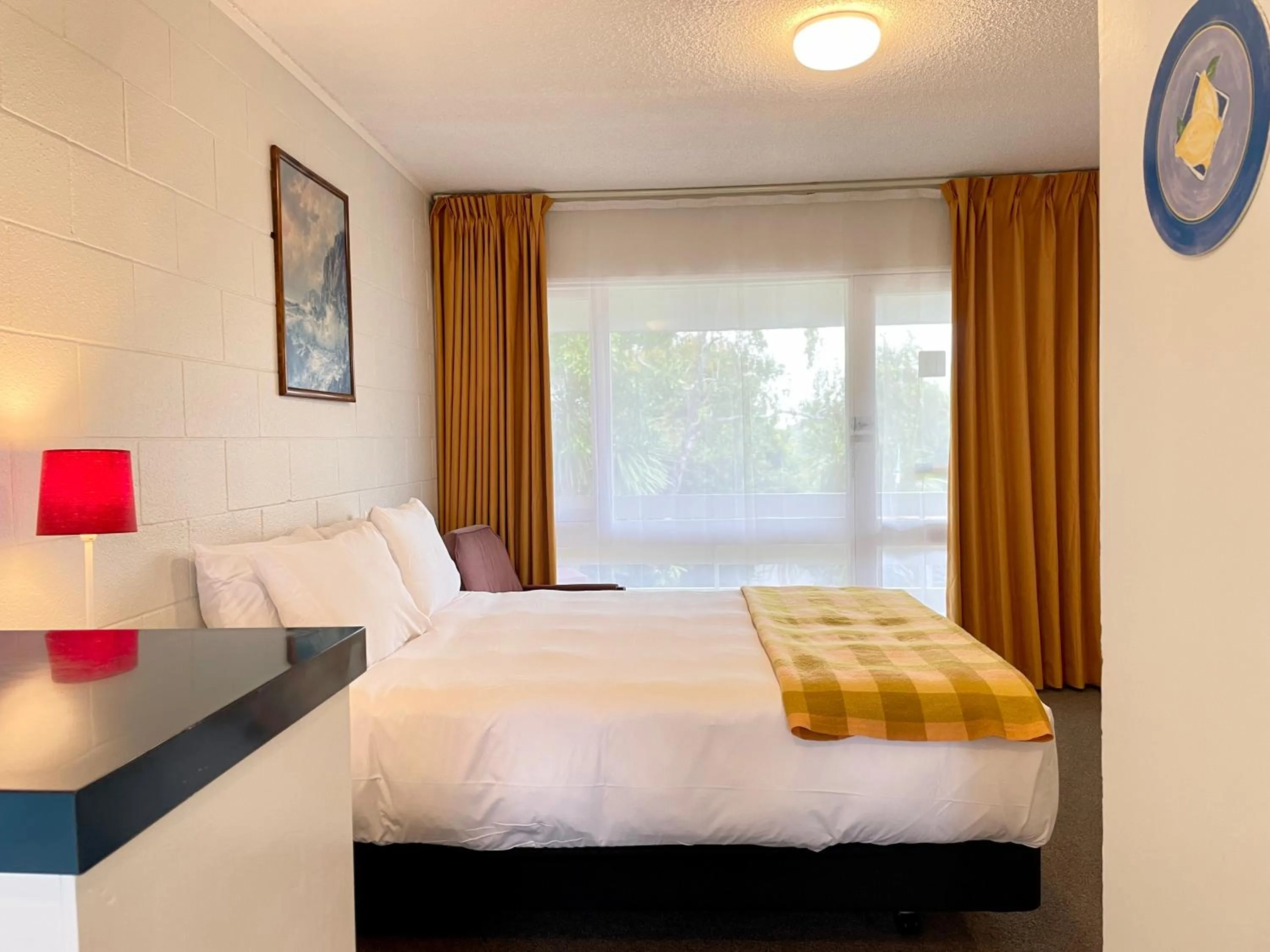 Bed in Mount Eden Motel
