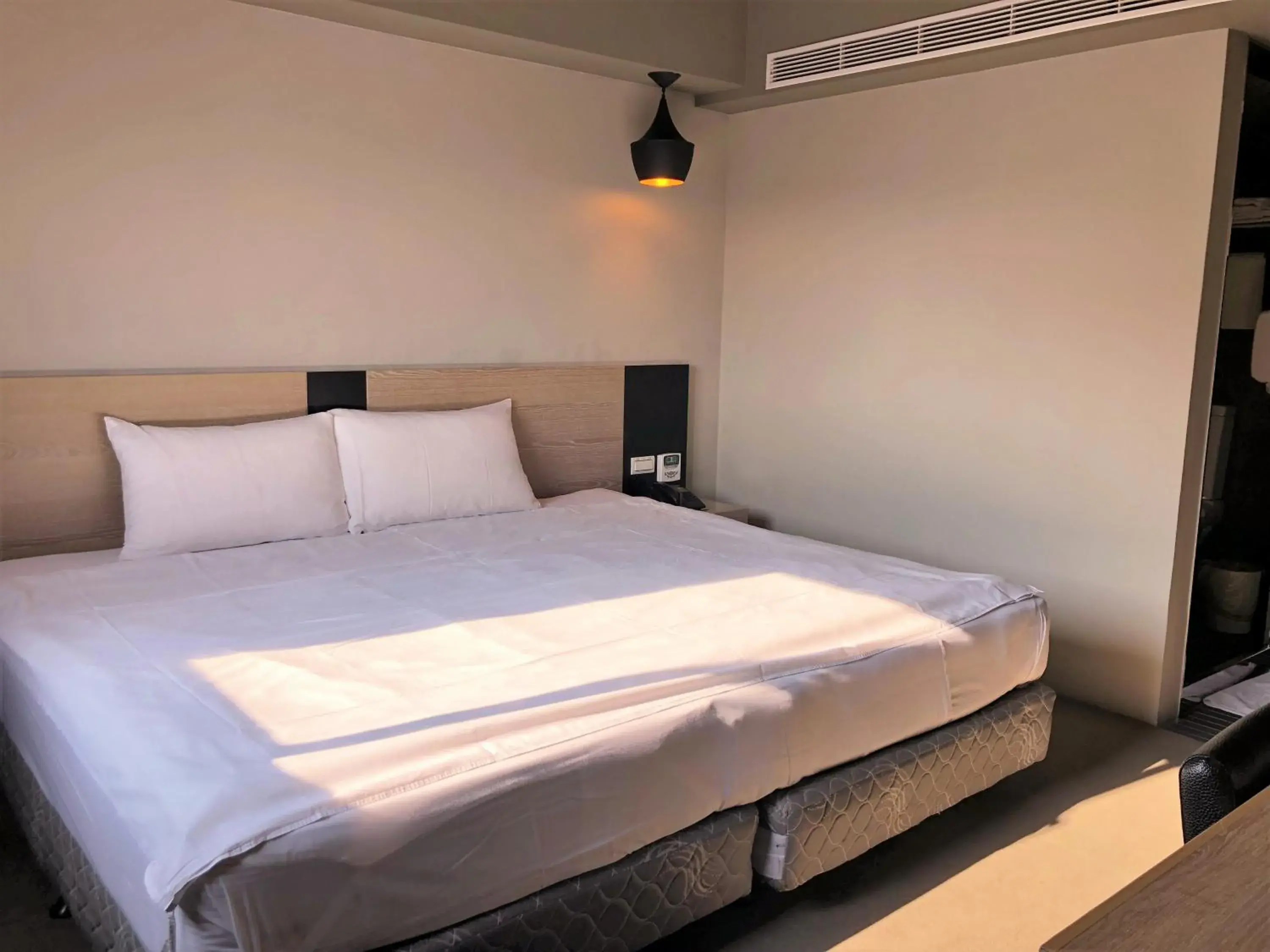 Standard King Room in Kiwi Express Hotel - Jiuru Rd Standard King Room in Kiwi Express Hotel - Jiuru Rd