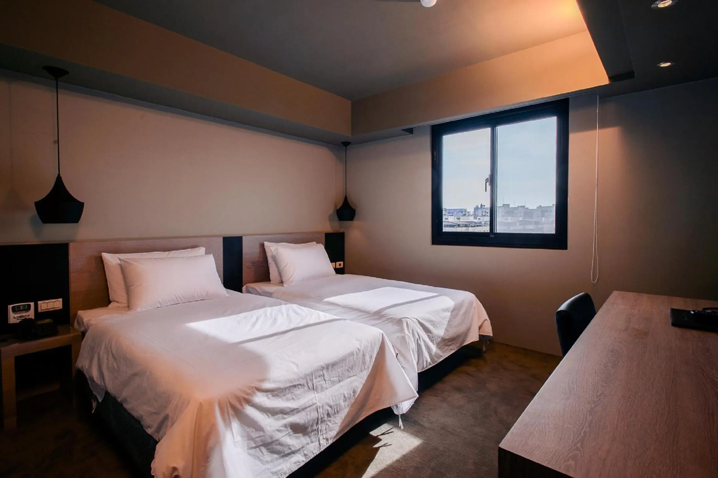 Photo of the whole room, Bed in Kiwi Express Hotel - Jiuru Rd