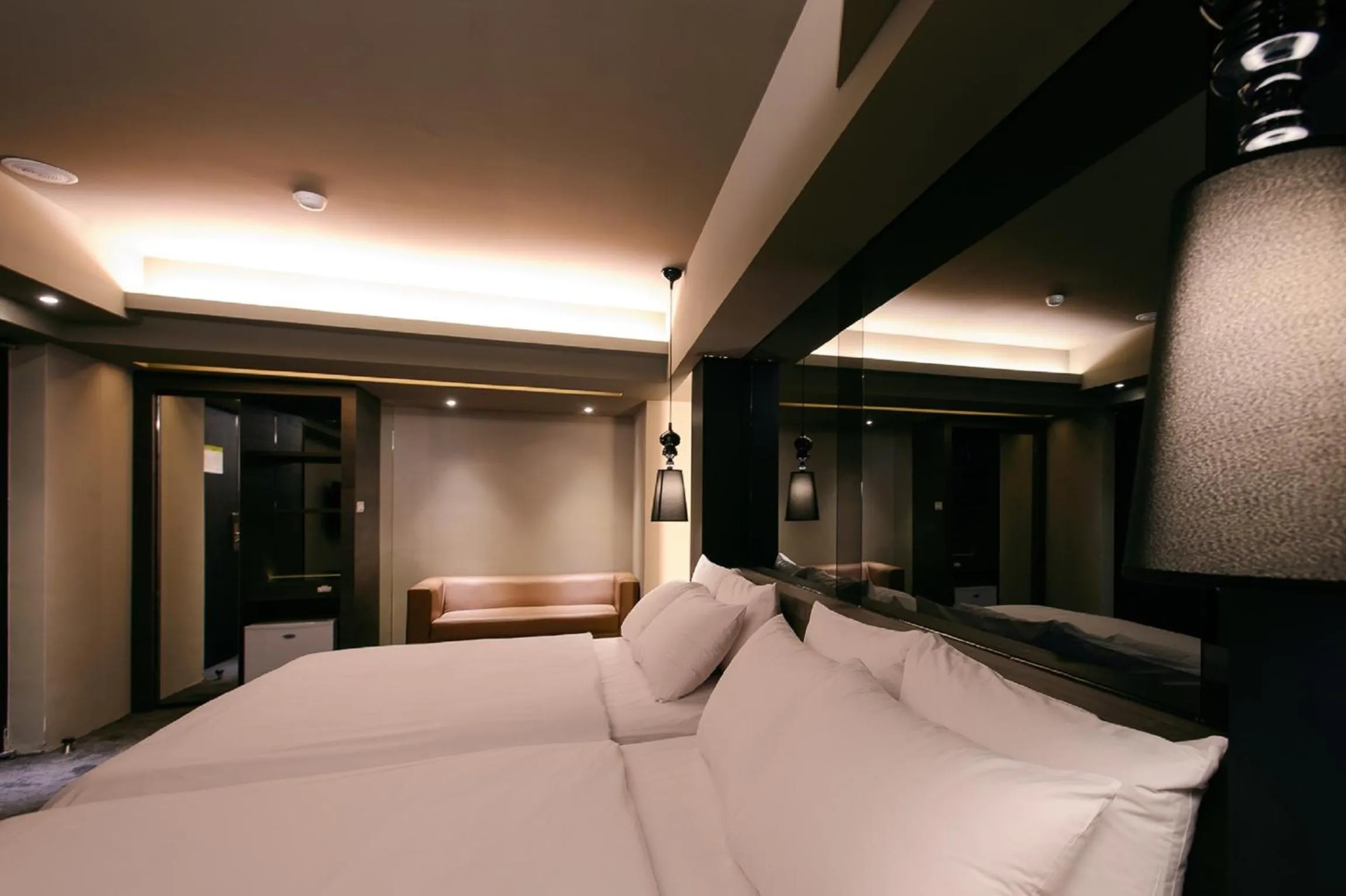 Photo of the whole room, Bed in Kiwi Express Hotel - Jiuru Rd