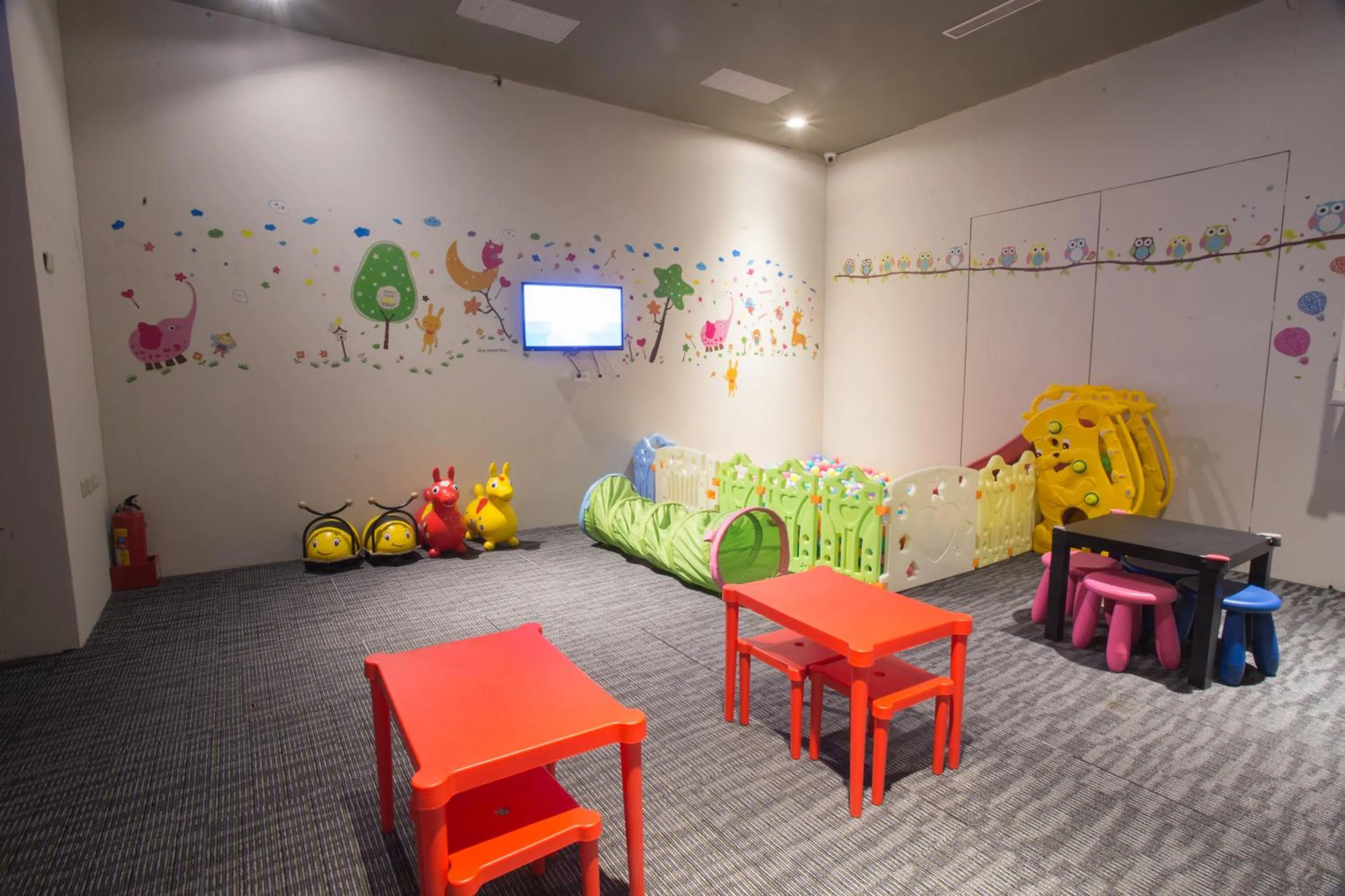 Children play ground in Kiwi Express Hotel - Jiuru Rd