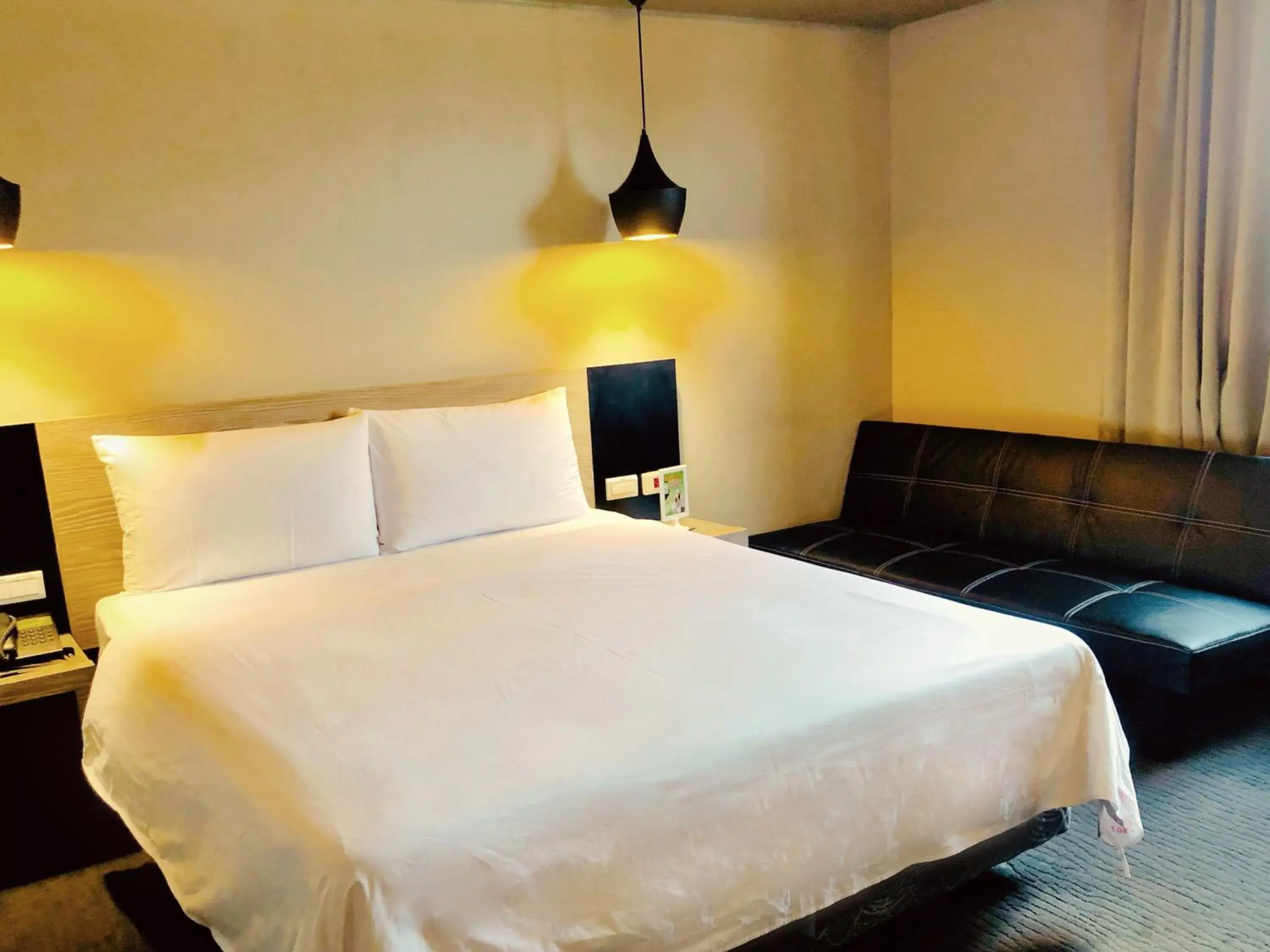 Photo of the whole room, Bed in Kiwi Express Hotel - Jiuru Rd Photo of the whole room, Bed in Kiwi Express Hotel - Jiuru Rd