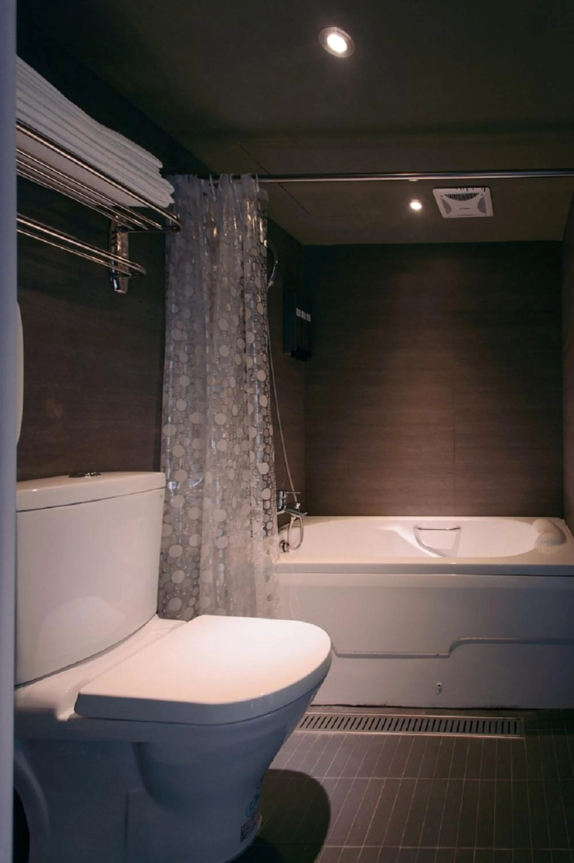 Bathroom in Kiwi Express Hotel - Jiuru Rd