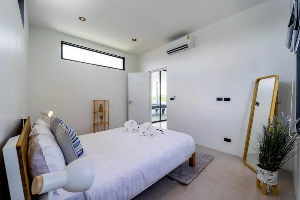Bed in Luxury Modern 6 Bed Private Pool Villa LLW