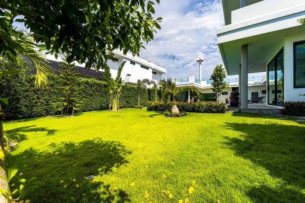 Luxury Modern 6 Bed Private Pool Villa LLW