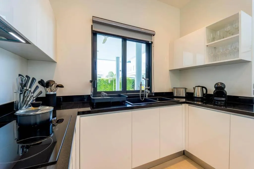 Luxury Modern 6 Bed Private Pool Villa LLW