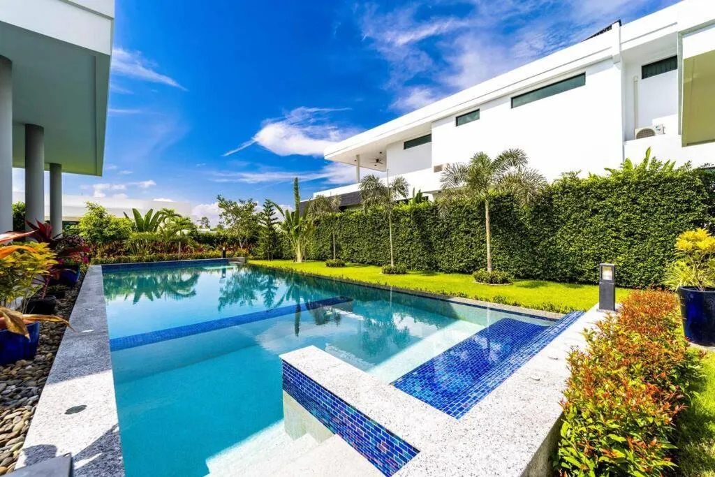 Luxury Modern 6 Bed Private Pool Villa LLW