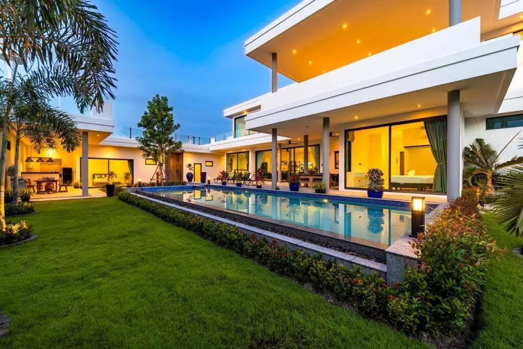 Luxury Modern 6 Bed Private Pool Villa LLW