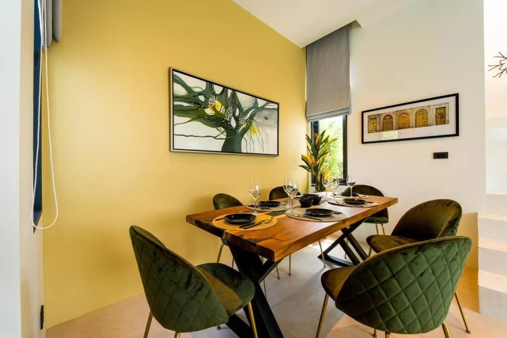 Luxury Modern 6 Bed Private Pool Villa LLW