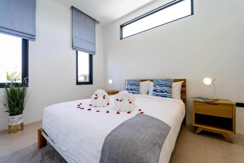 Bed in Luxury Modern 6 Bed Private Pool Villa LLW
