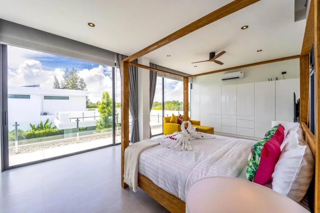 Bed in Luxury Modern 6 Bed Private Pool Villa LLW