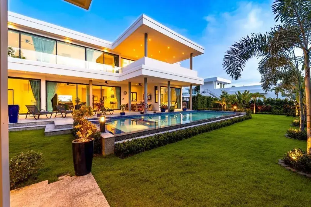 Luxury Modern 6 Bed Private Pool Villa LLW Luxury Modern 6 Bed Private Pool Villa LLW