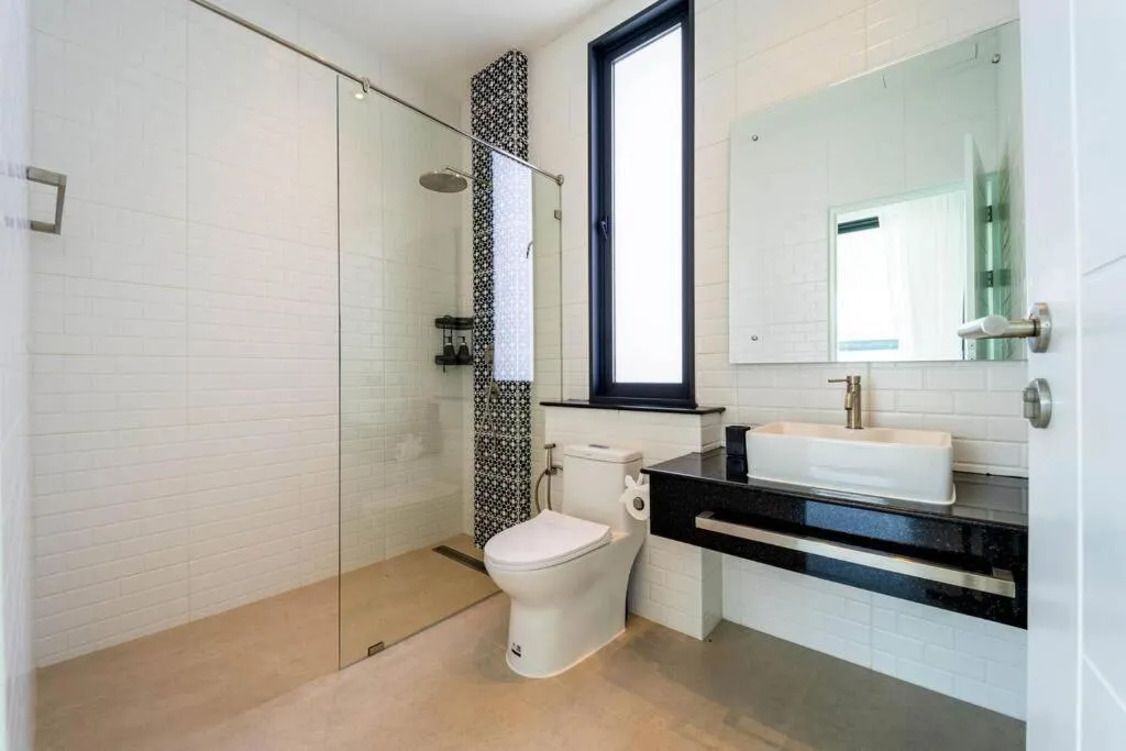 Luxury Modern 6 Bed Private Pool Villa LLW