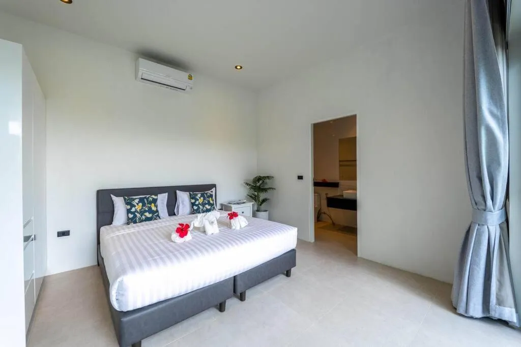 Bed in Luxury Modern 6 Bed Private Pool Villa LLW
