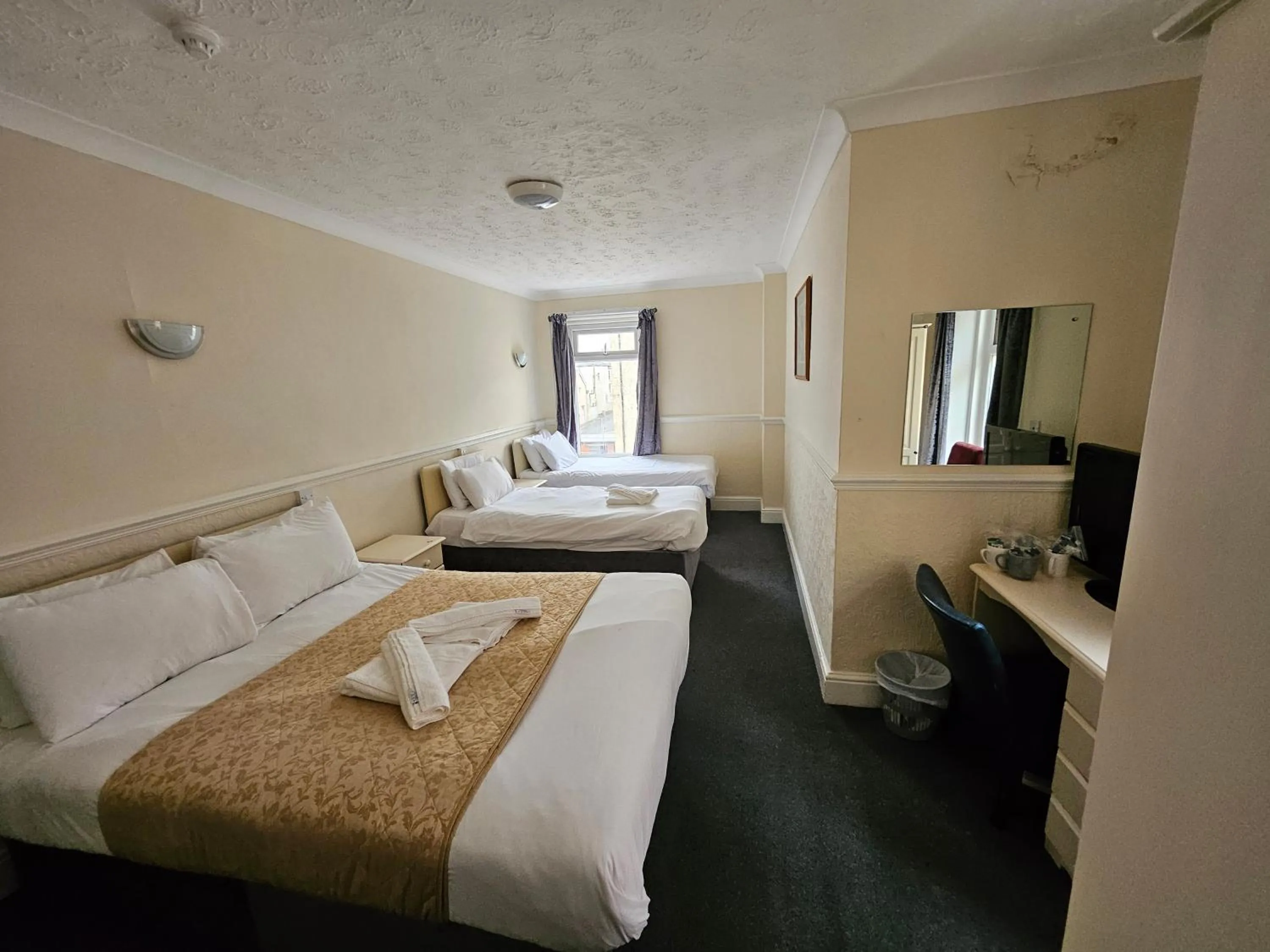 Bedroom, Bed in The President Hotel