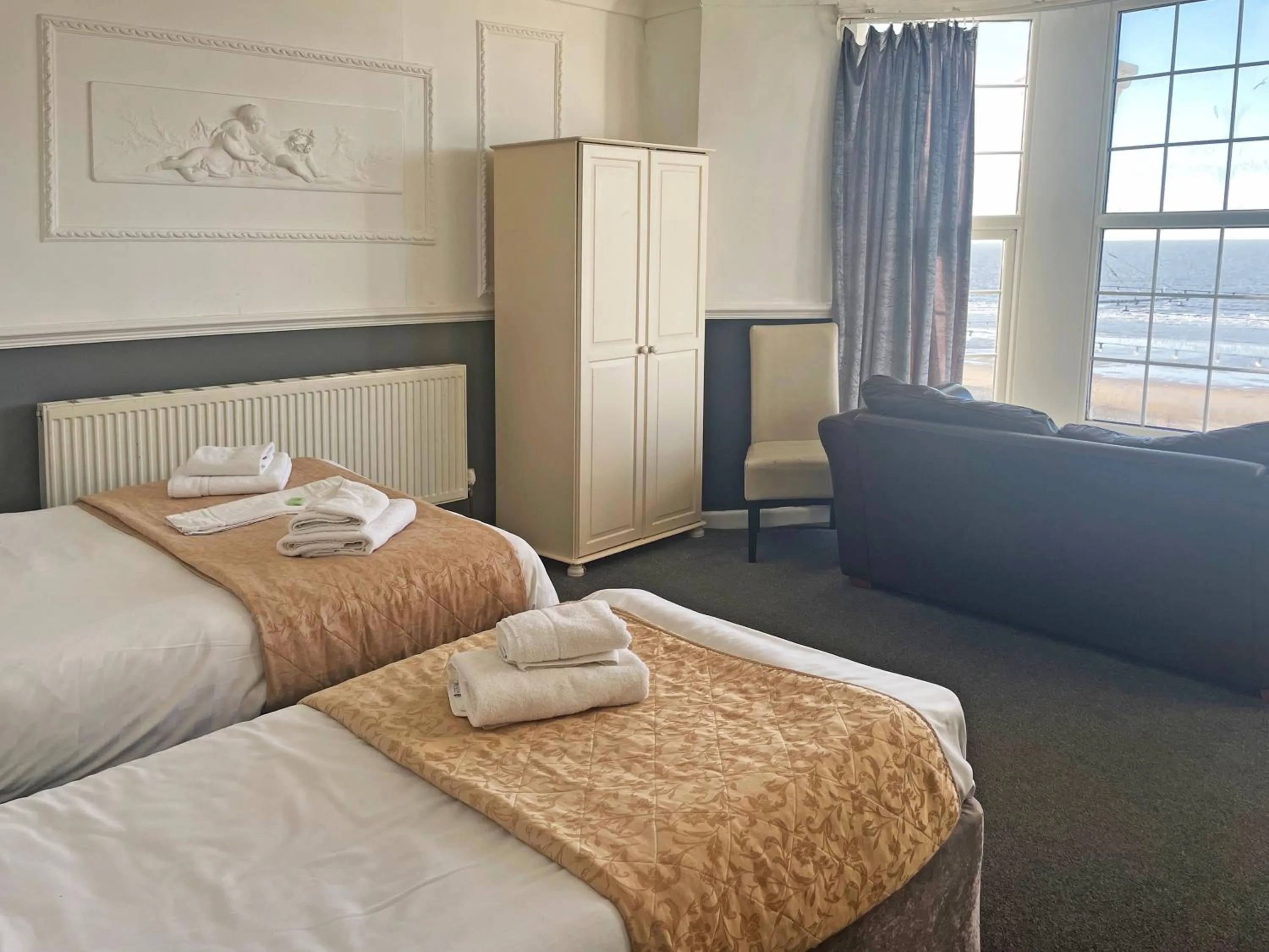 Bedroom, Bed in The President Hotel