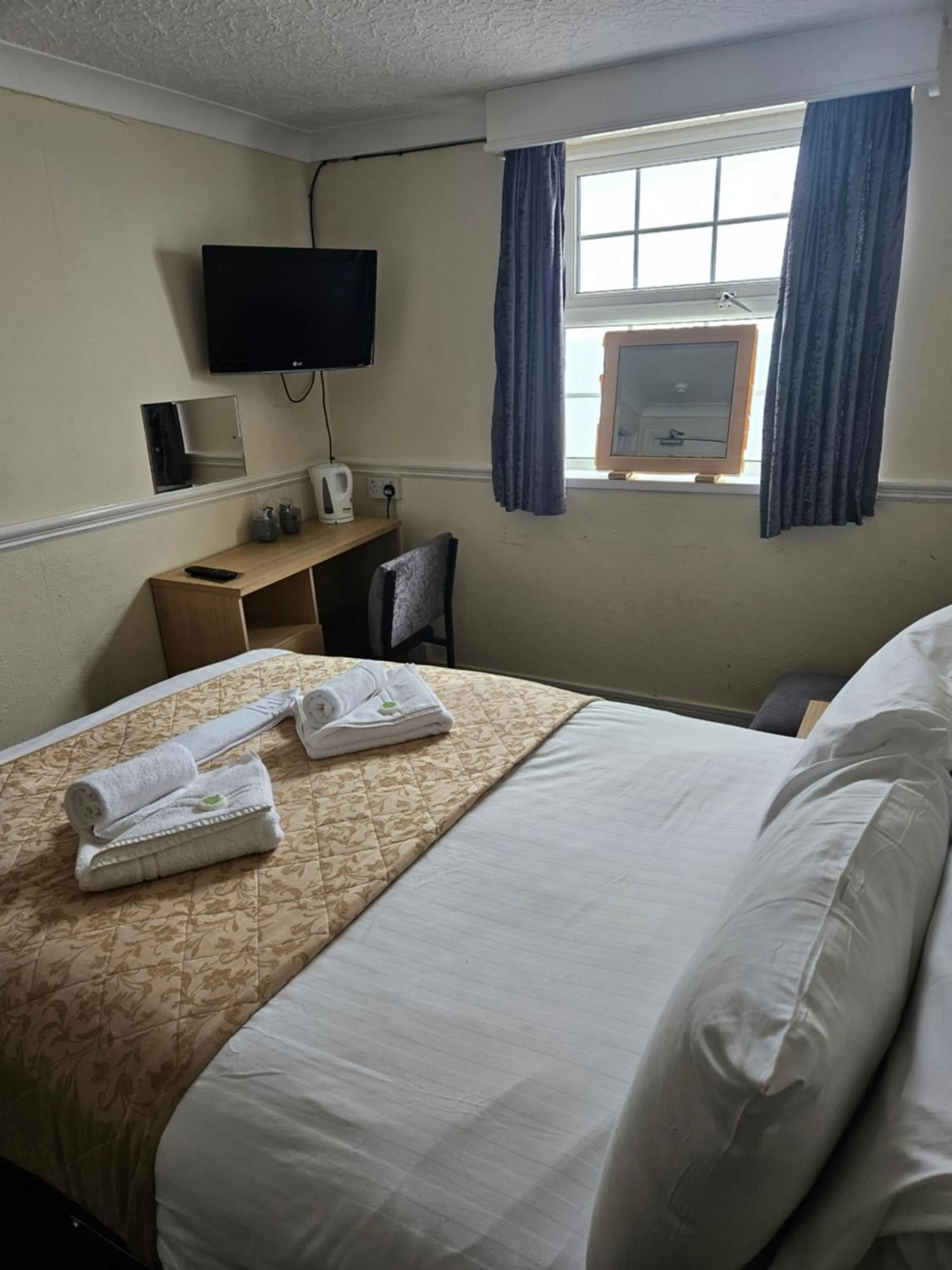 Bedroom, Bed in The President Hotel