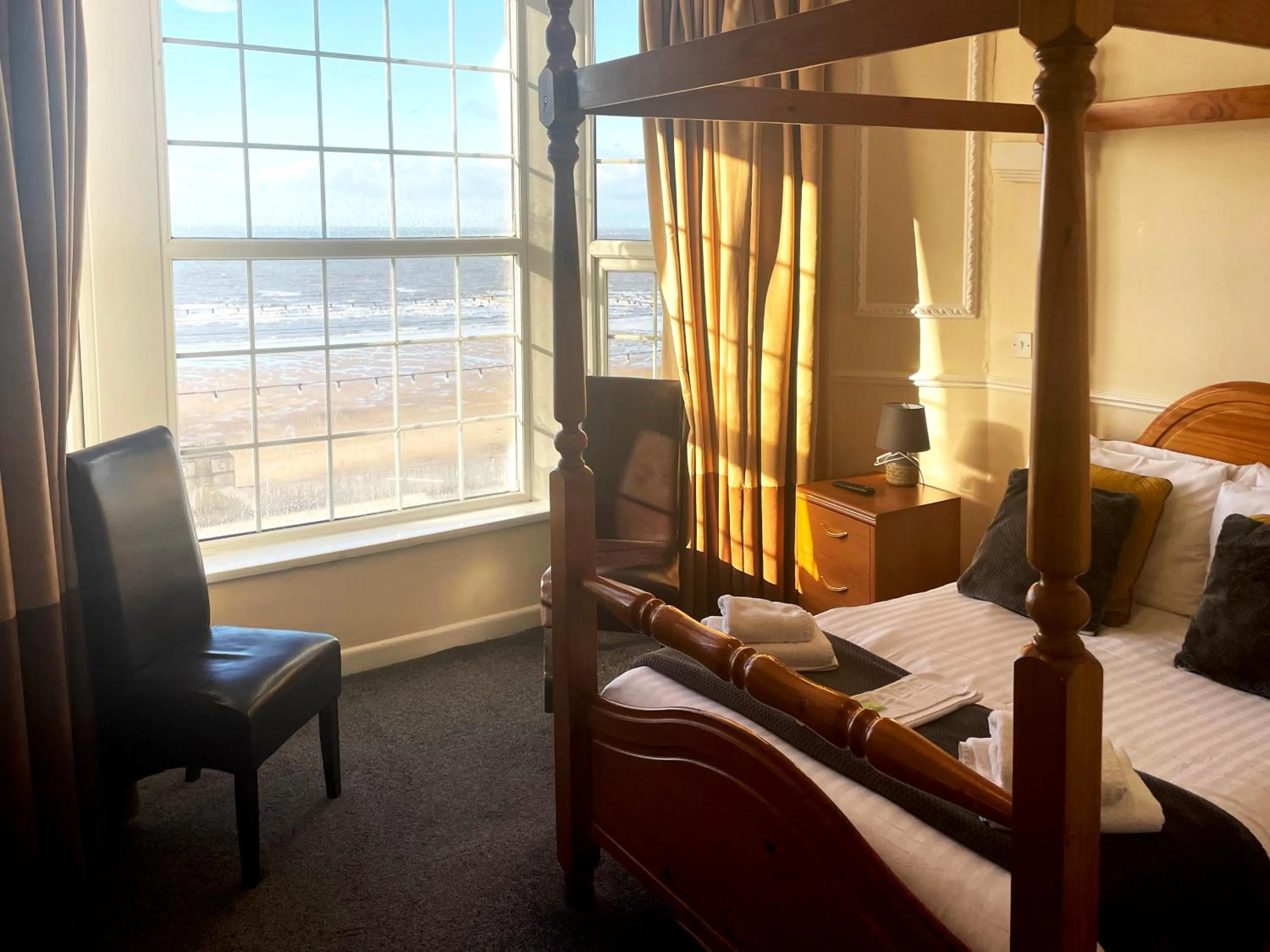 Bedroom, Bed in The President Hotel